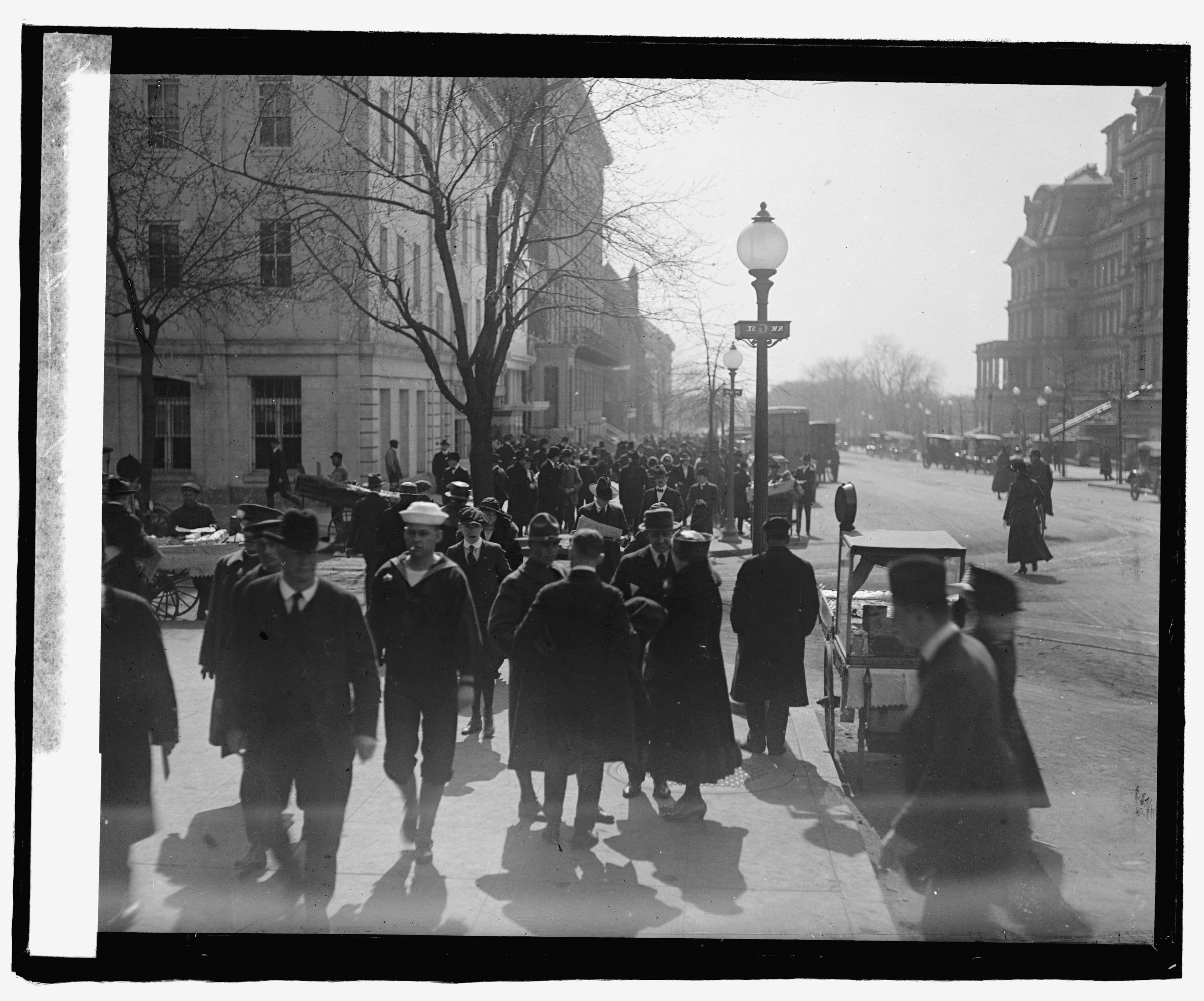 Street scene LCCN2016819564