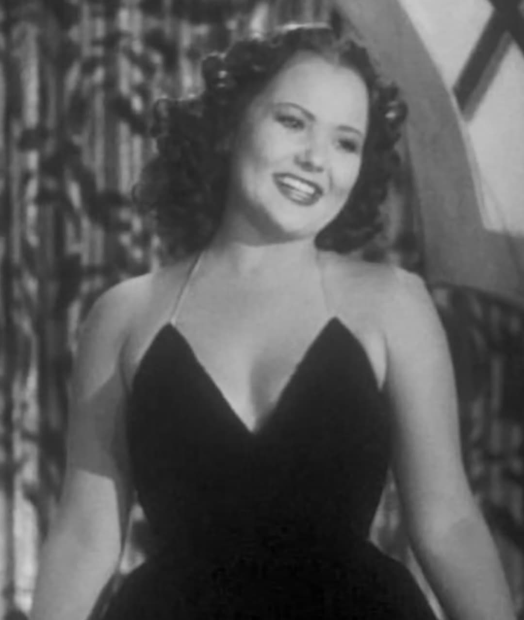 Margaret Roach in Road Show (1941)