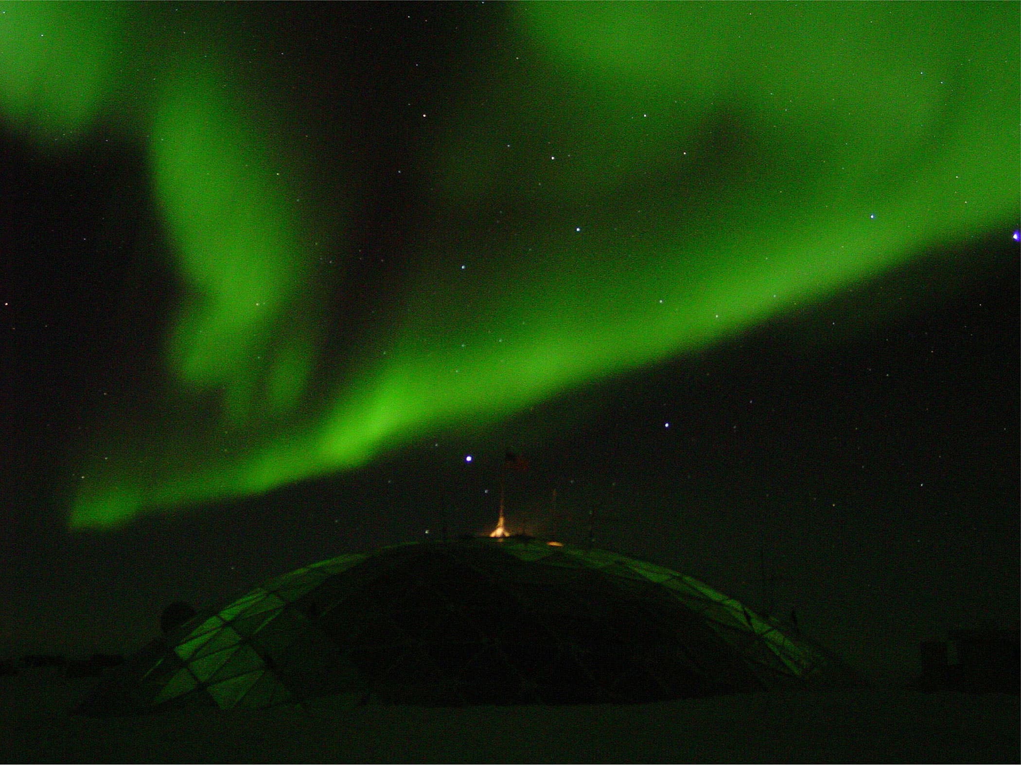 Amundsen-Scott dome Aurora 1