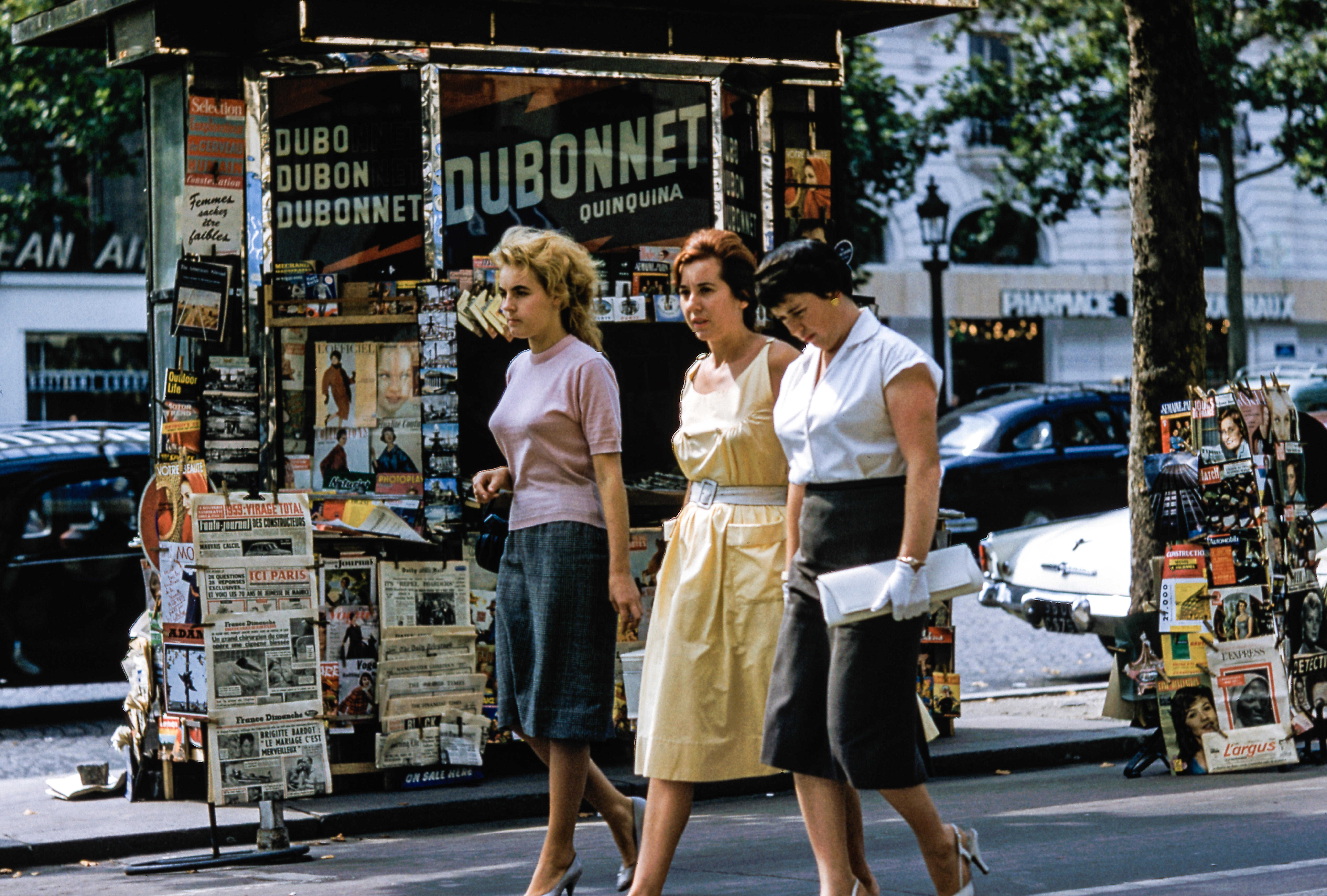 Three retro women (Unsplash)