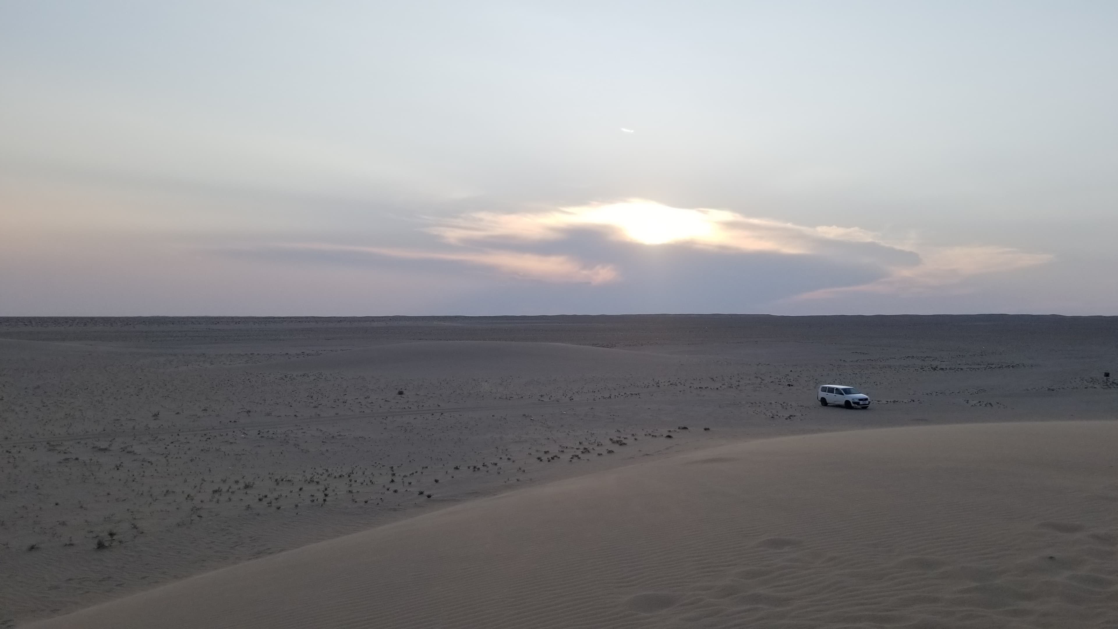 Mongolian Gobi desert dune 818118