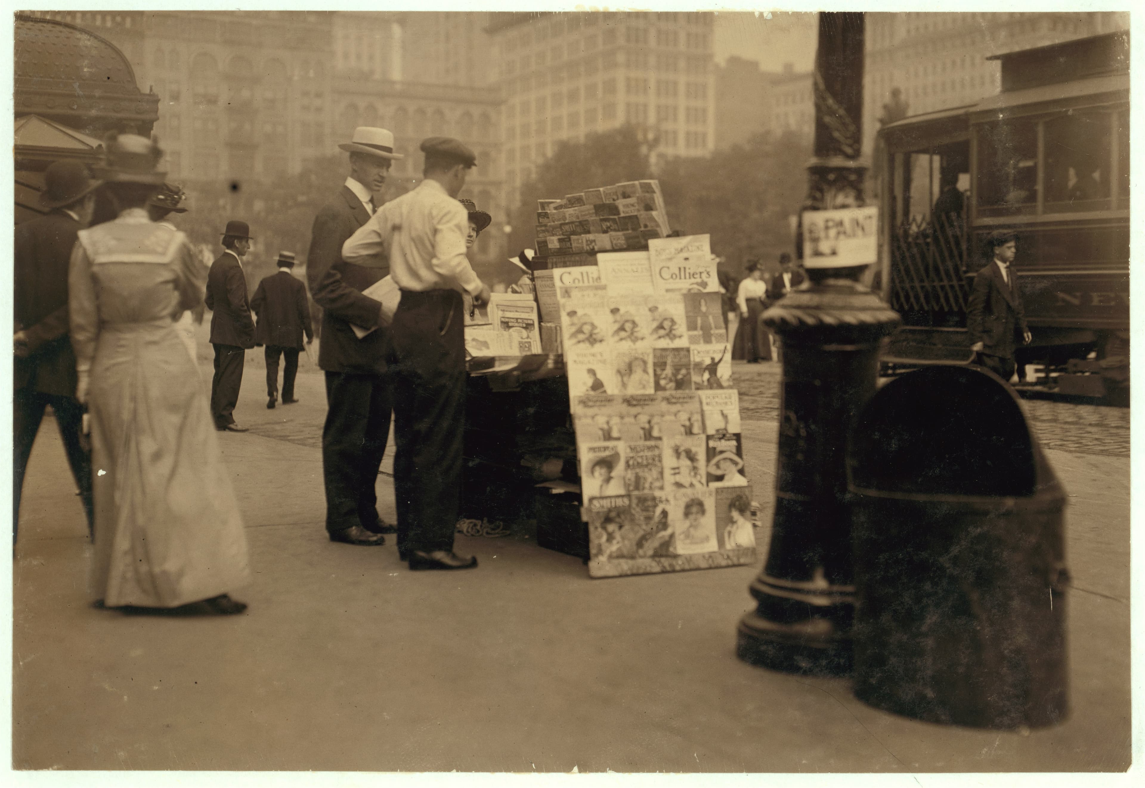 Newsstand. LOC cph.3a21172