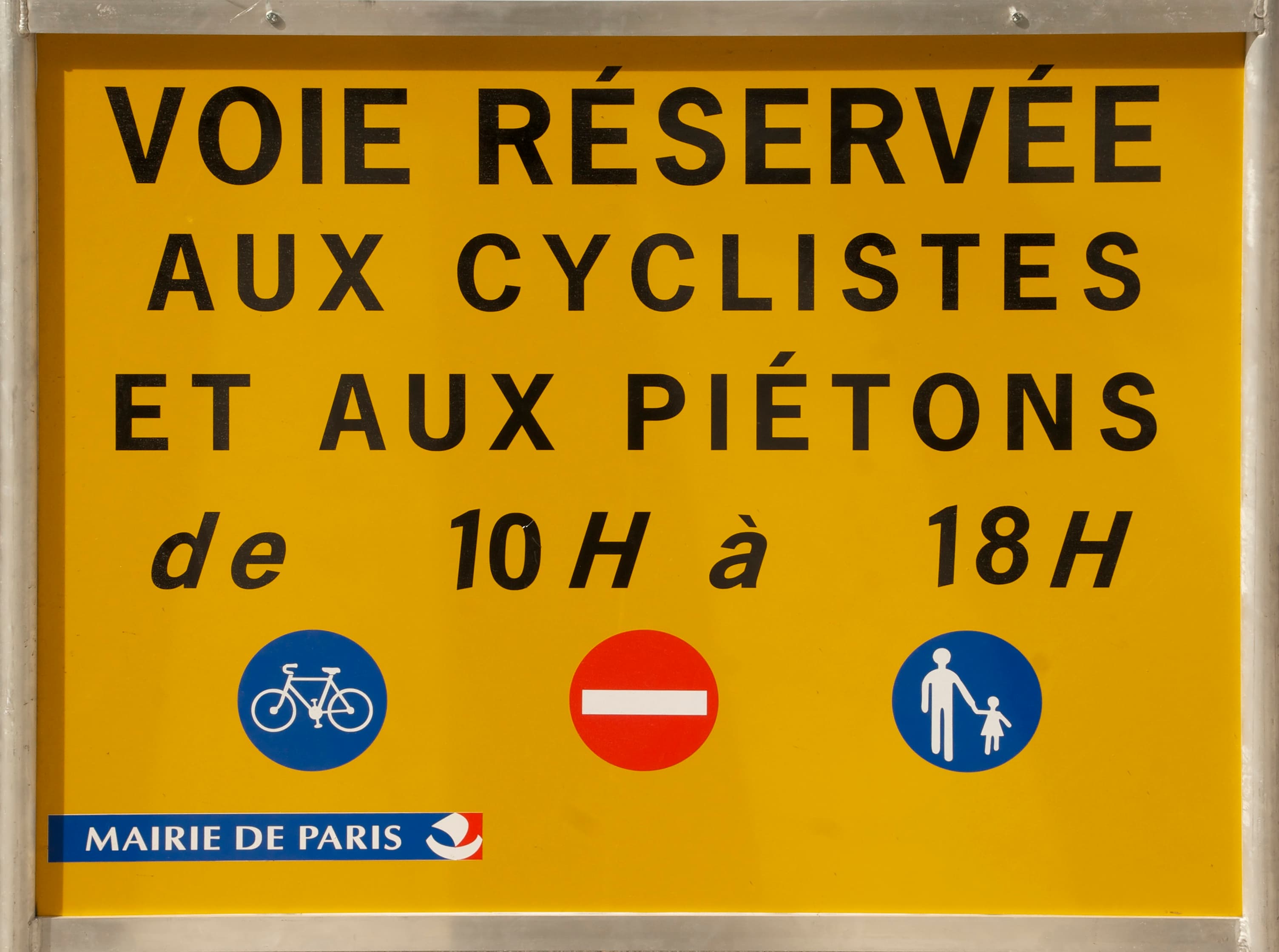 Road sign sundays Paris