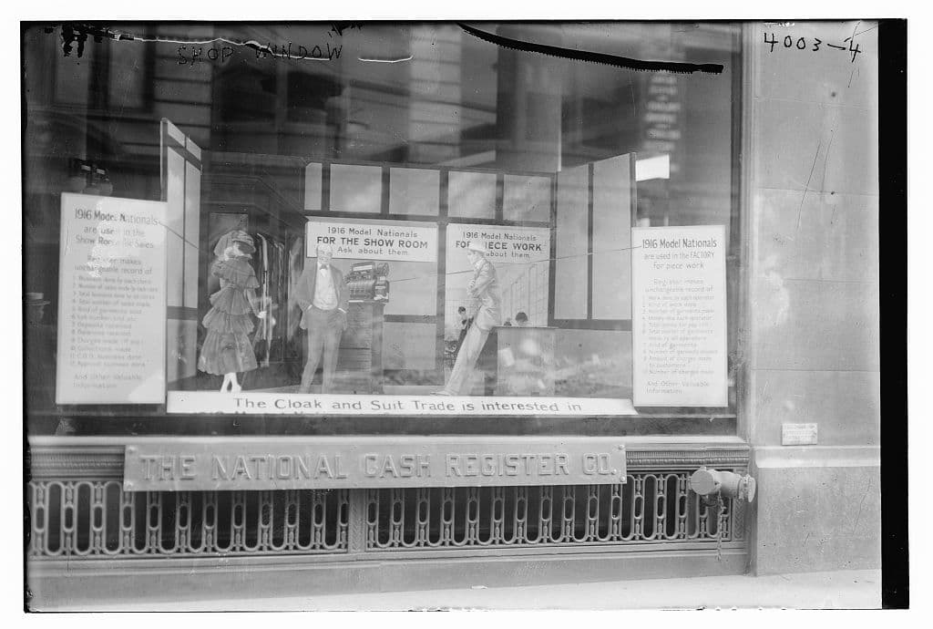 Shop window LOC 14813043207