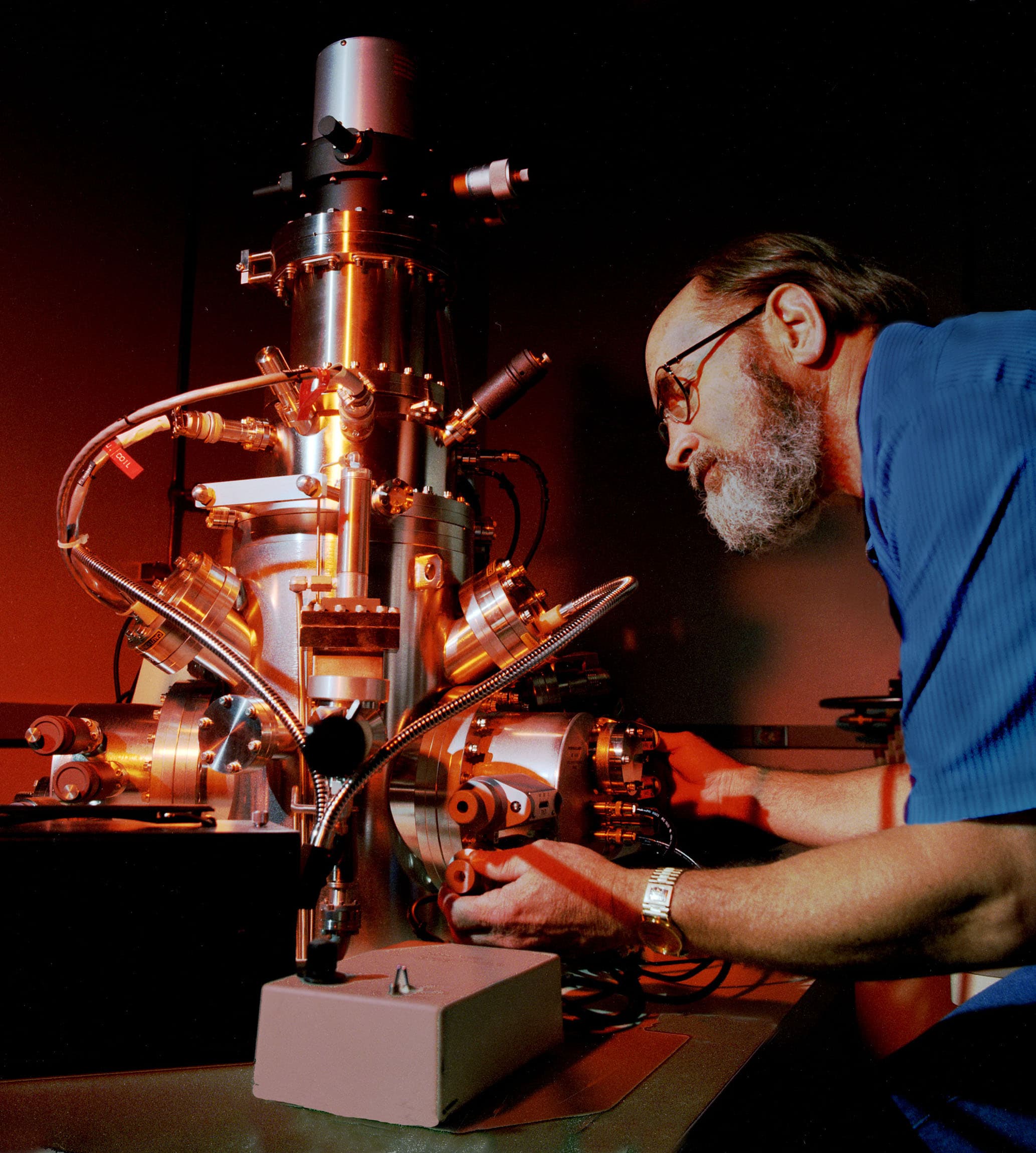ORNL Electron Microscope (8003094971)