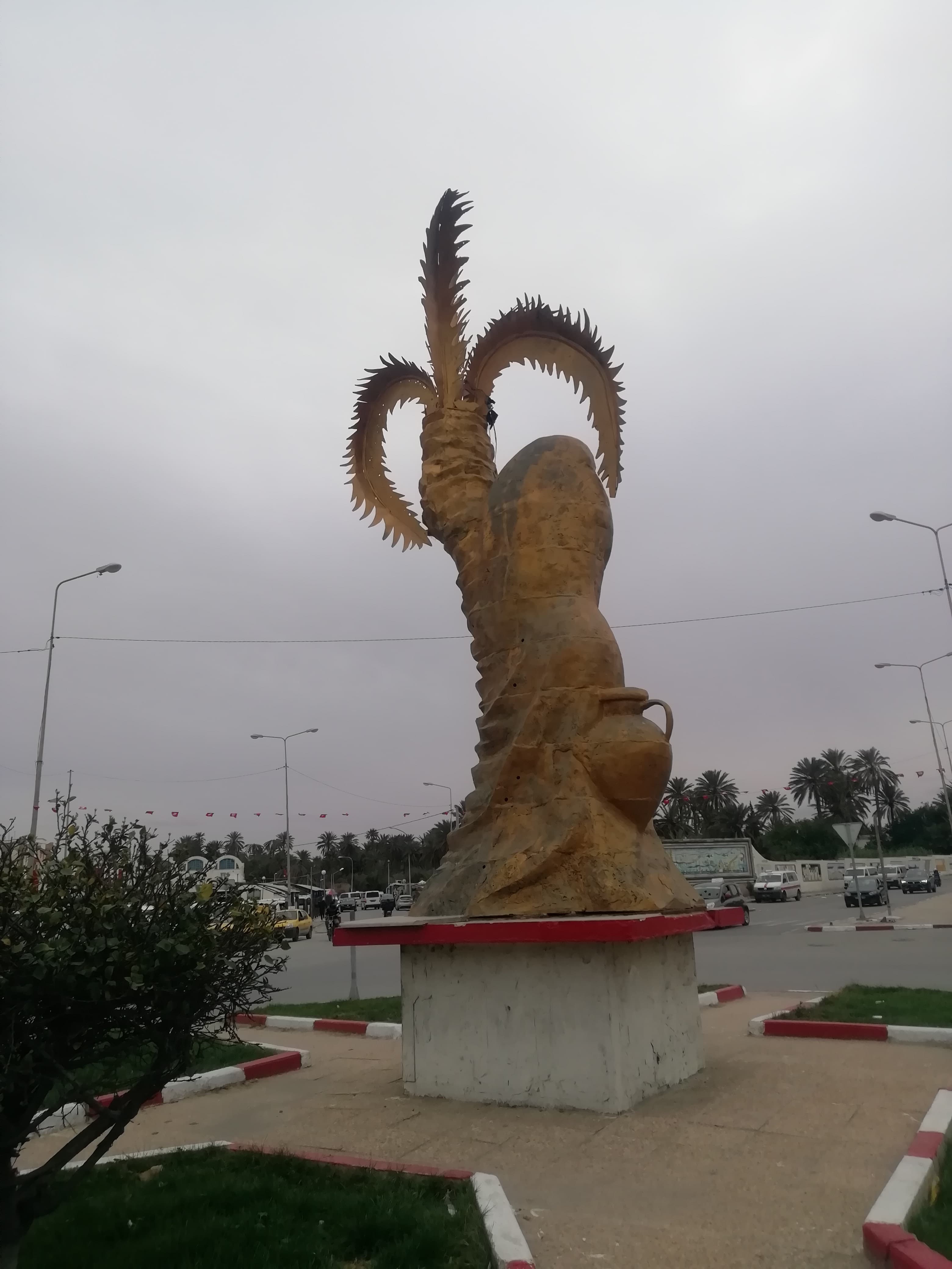 Roundabout Palm Tree Gabés 09