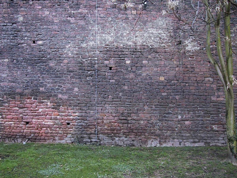 City wall close2