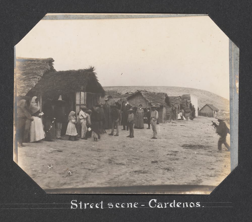 Street scene - Cardenos. (16592894533)