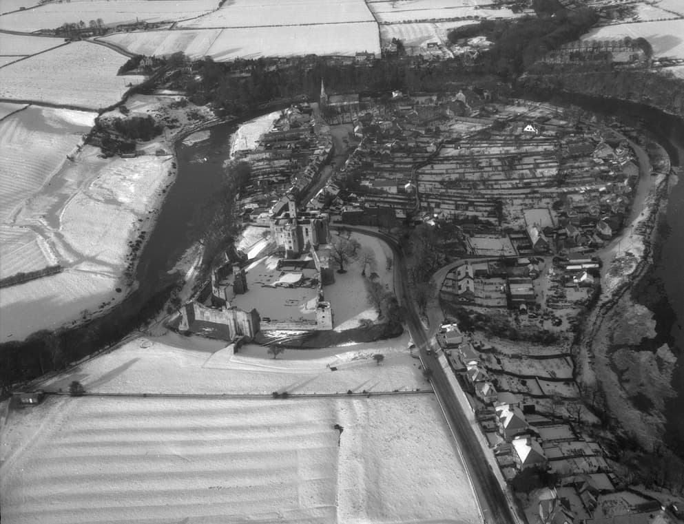 Warkworth in the snow (16154004087)