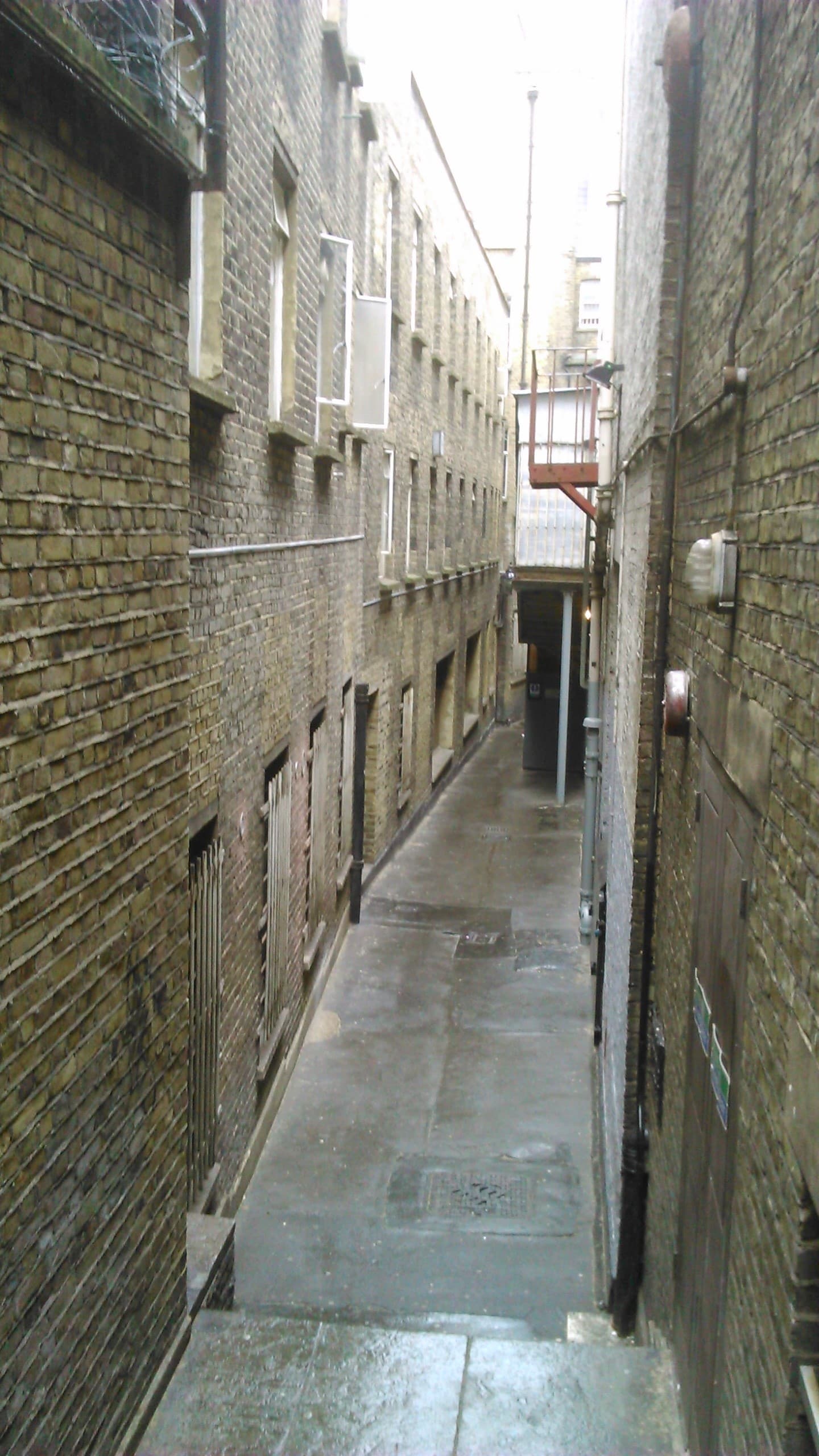 Alleyway between Strand and Maiden Lane