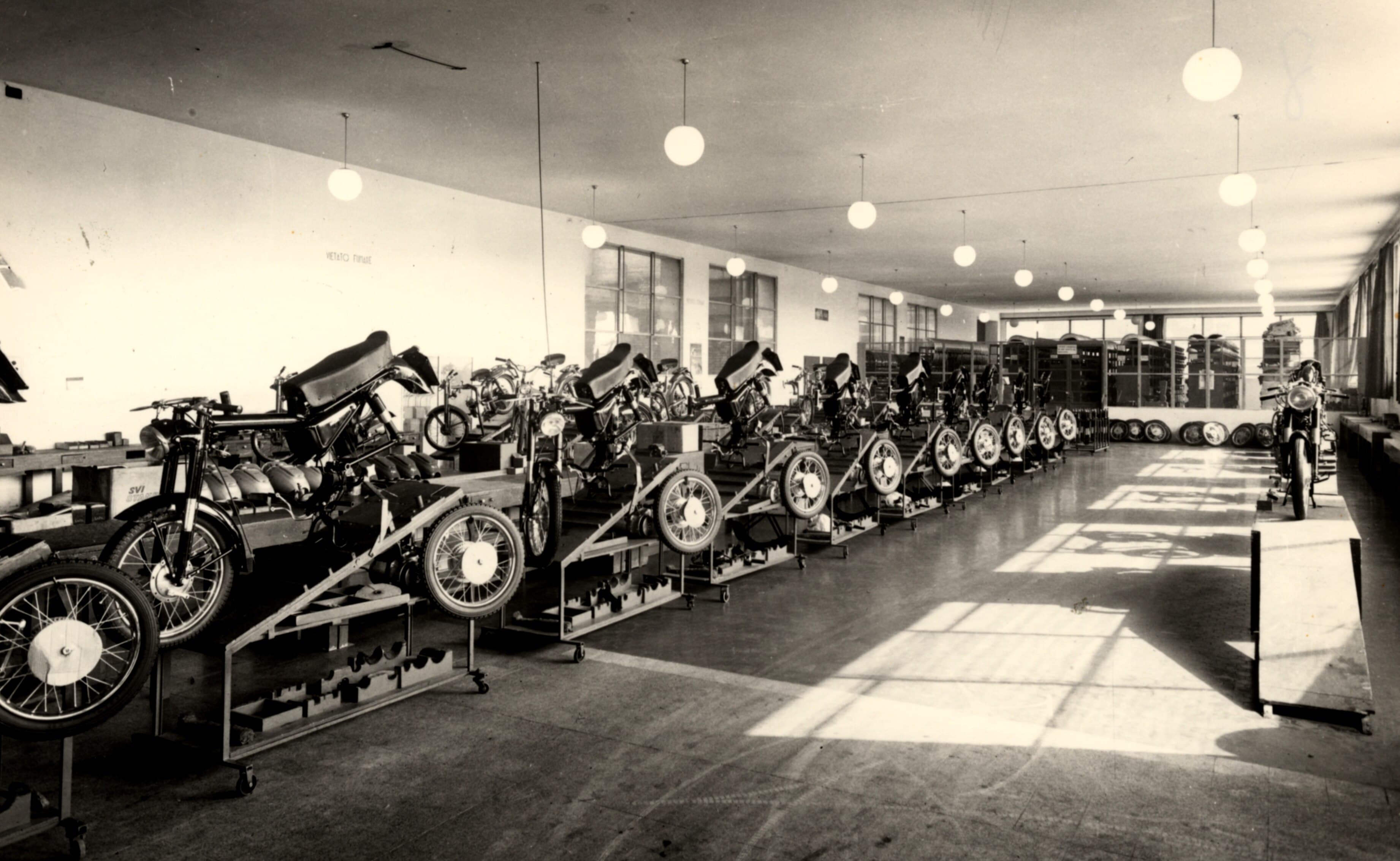 Ducati 98 assembly line (ca. 1957)