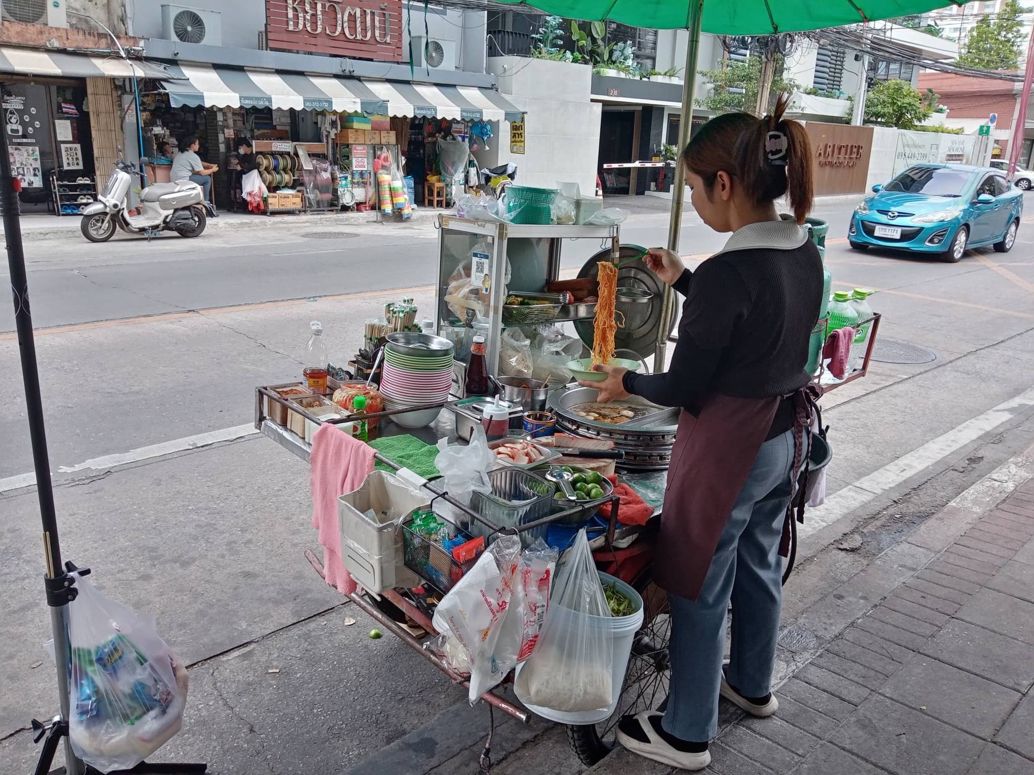 Ari Samphan Noodles Stall