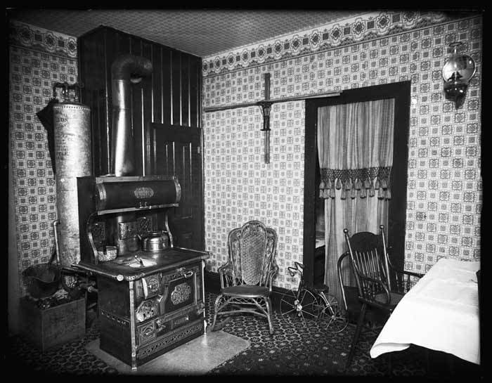 Kitchen interior, 1905 (MOHAI 6099)