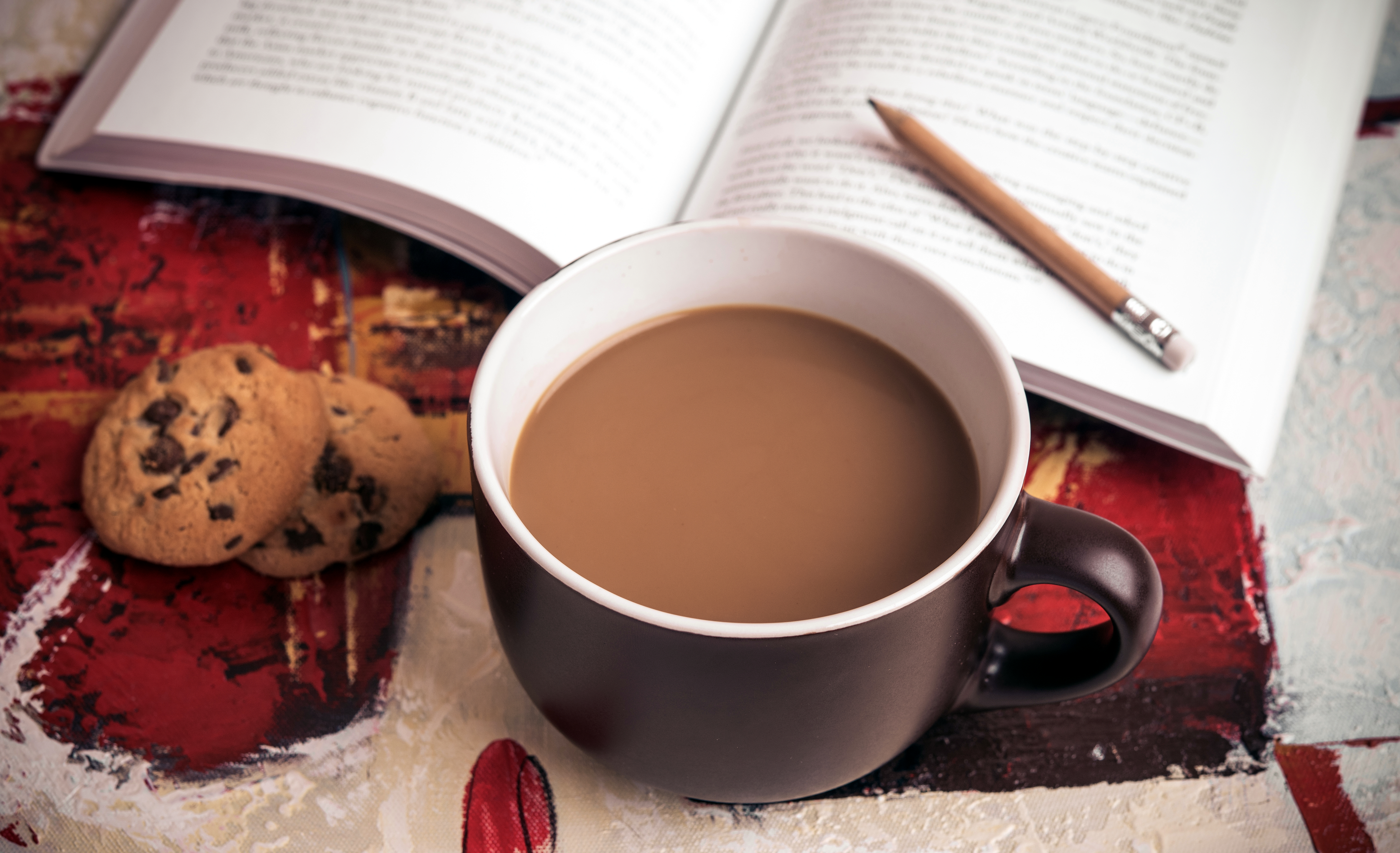 Coffee and cookies (Unsplash)