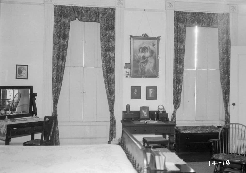 Orange Hall (bedroom)