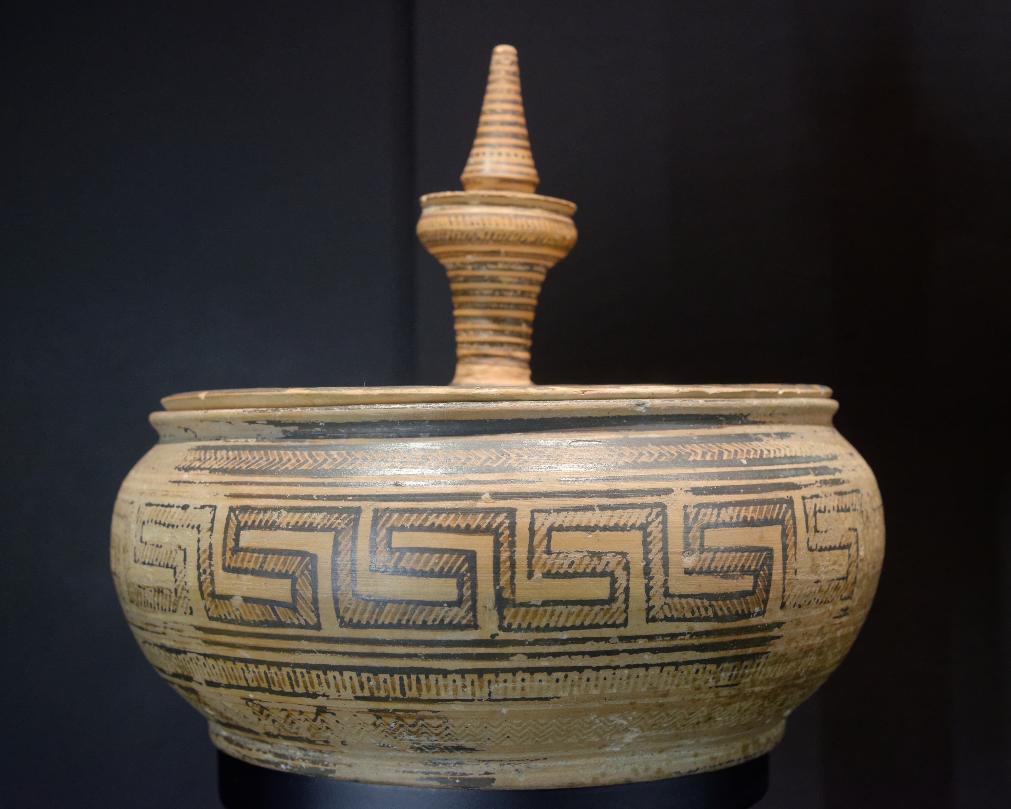Attic Geometric pyxis MACatalunya Inv11007