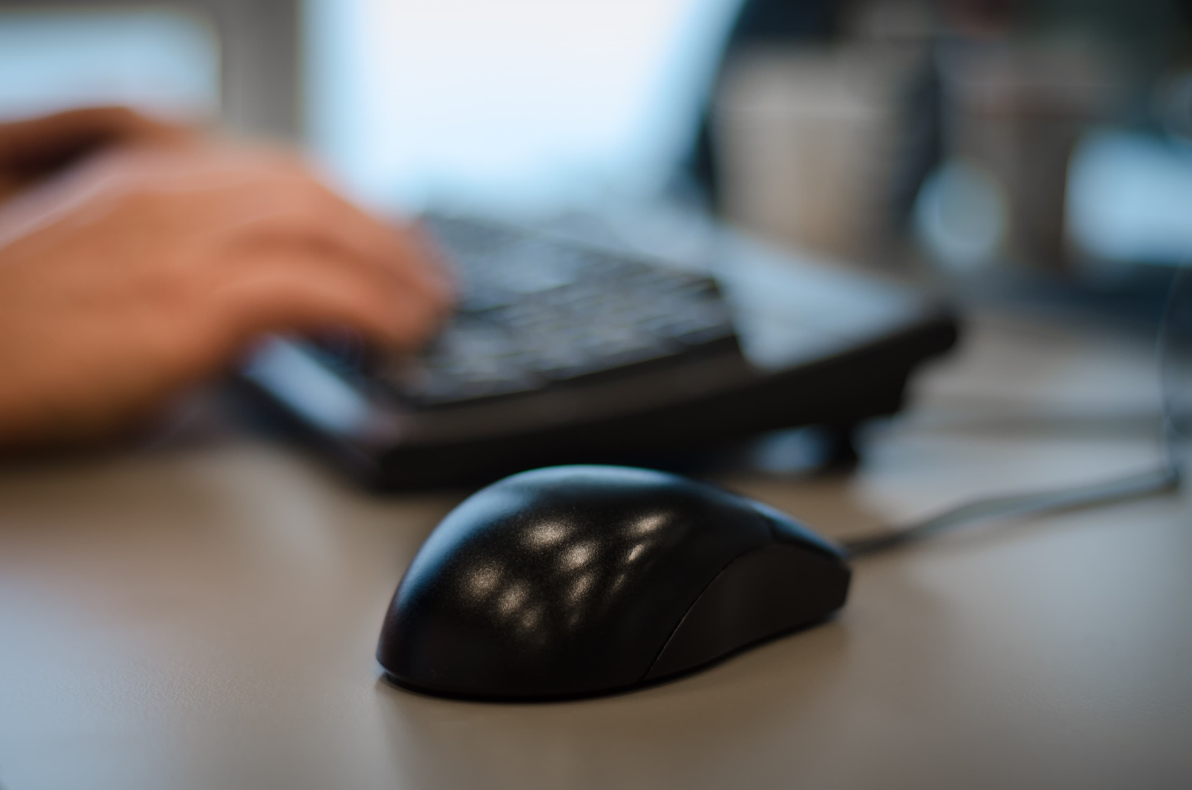 Hands-desk-office-working (24326654535)