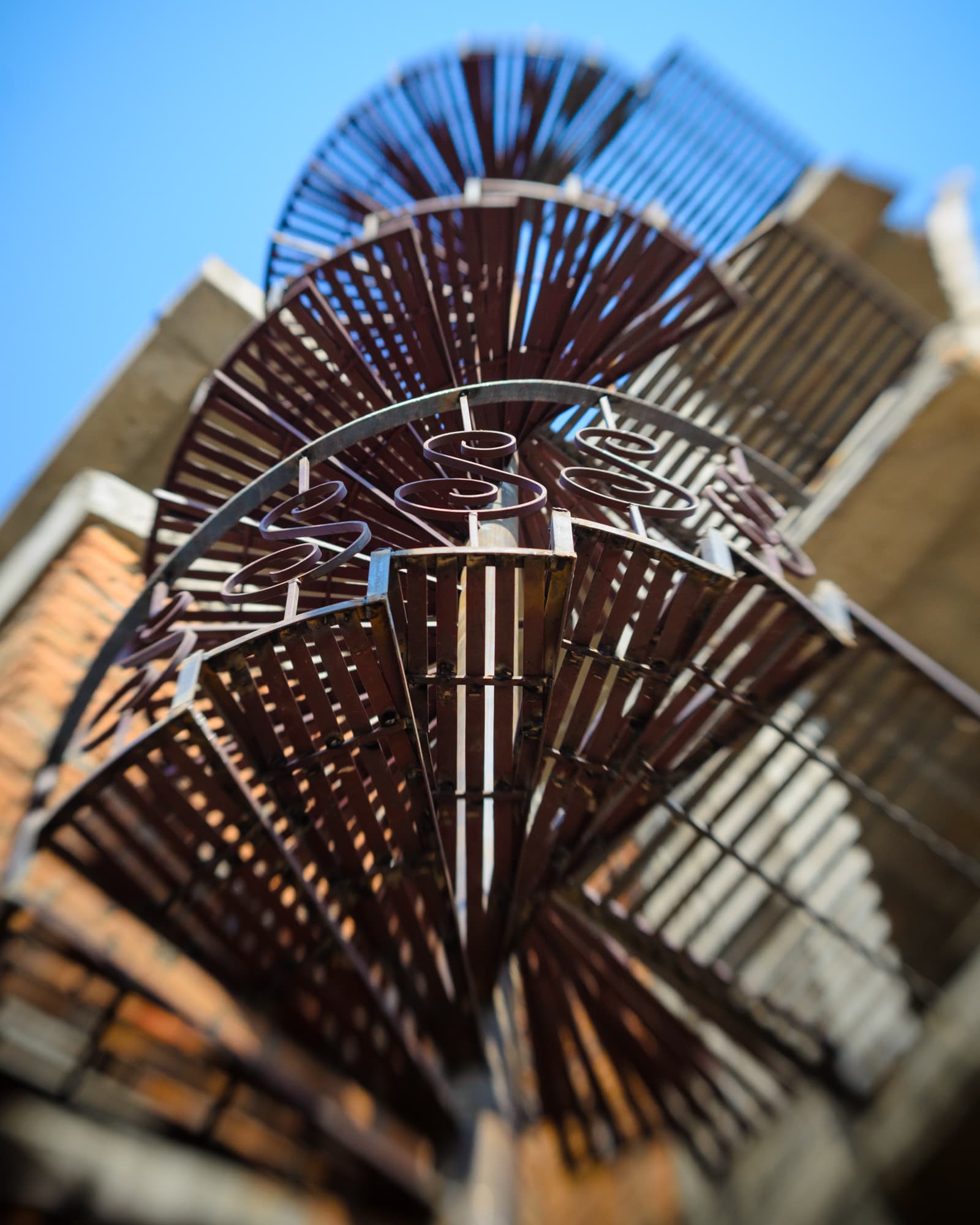 Spiral staircase (17656336726)