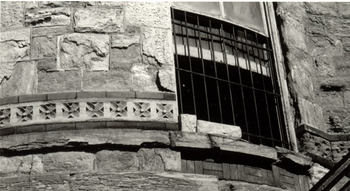 Serpentine stone facade