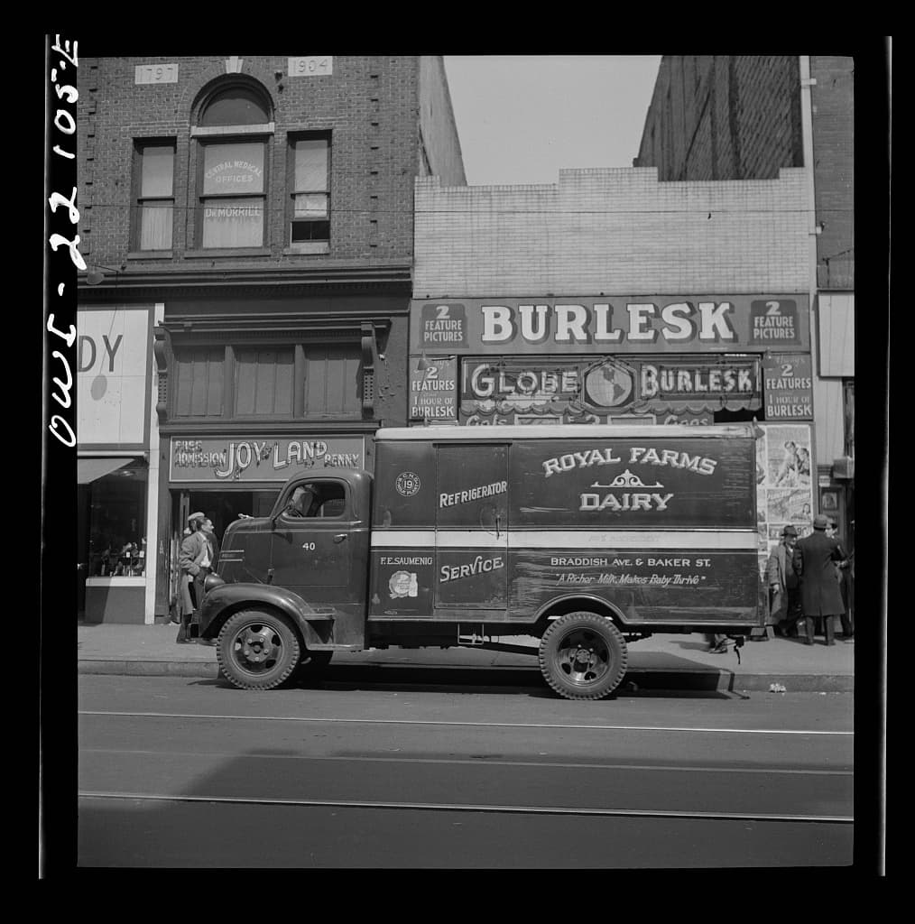 A street scene 8d27932v
