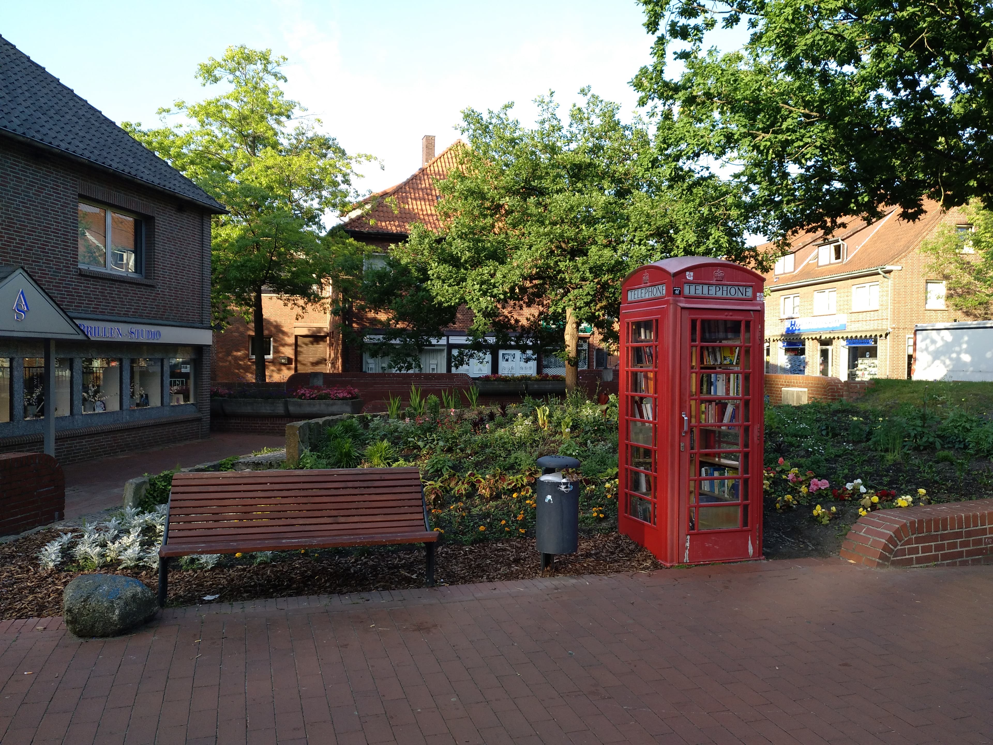 Public bookcase telephone booth Soltau