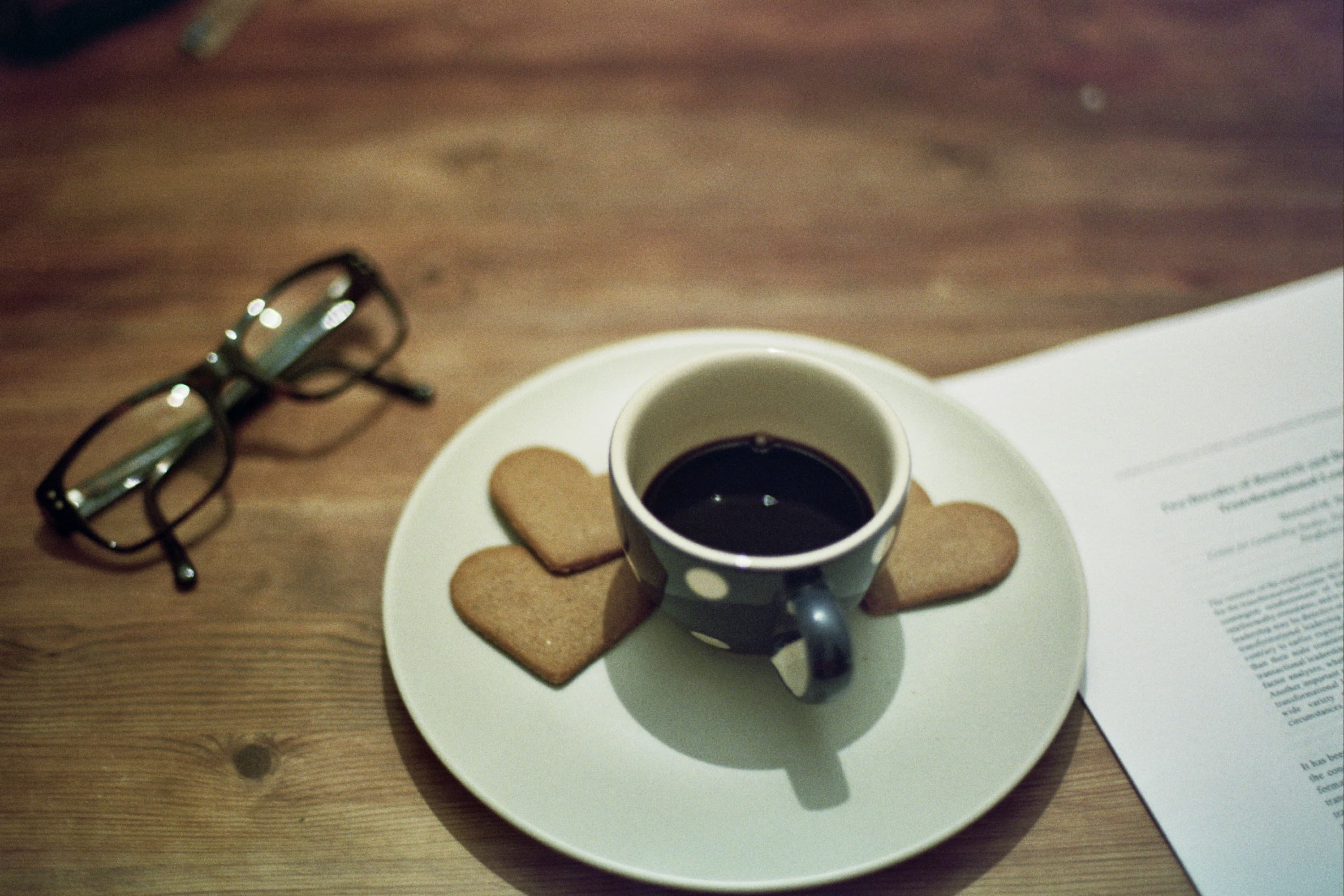 Polka-dot mug (Unsplash)