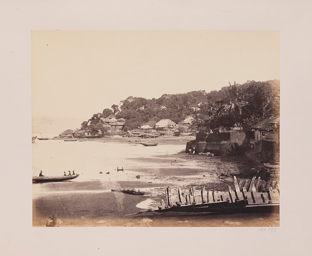 Shoreline, Bombay ? (12513923624)