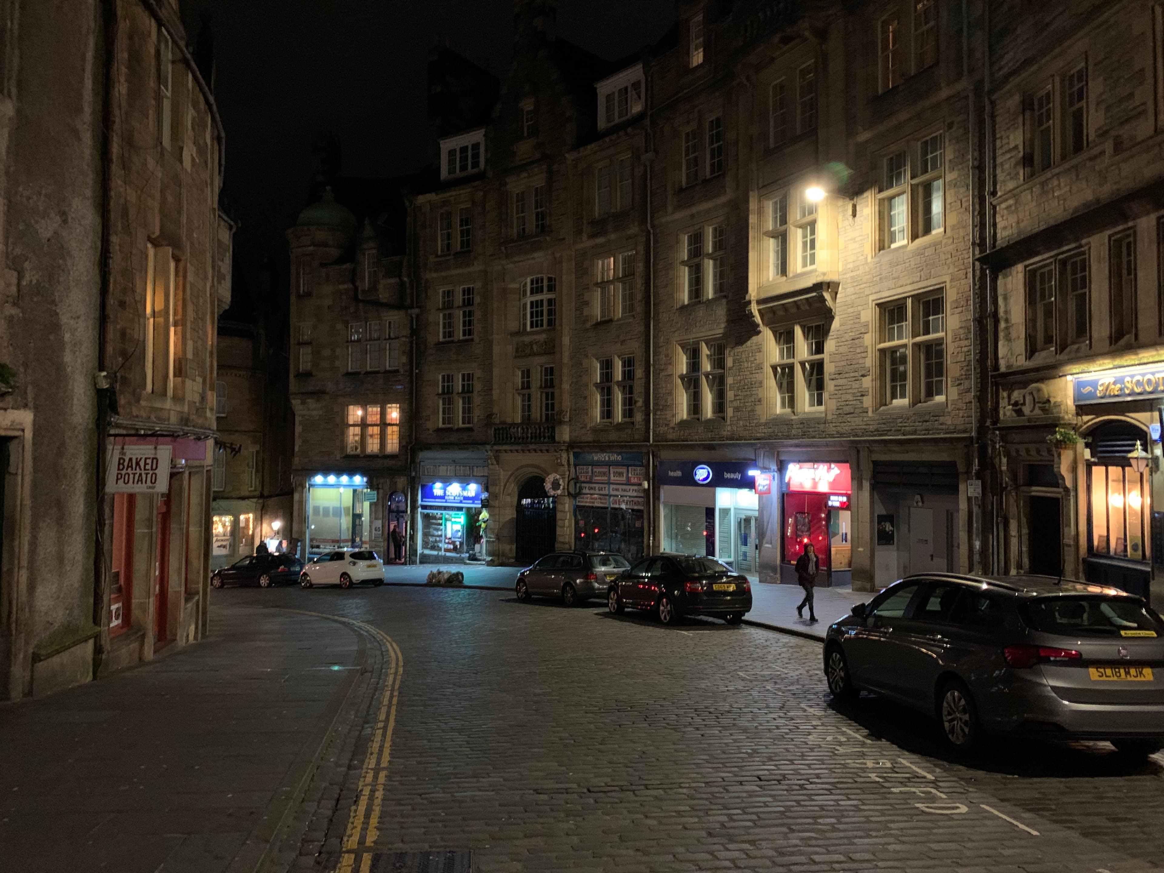 Cockburn Street by night pic2