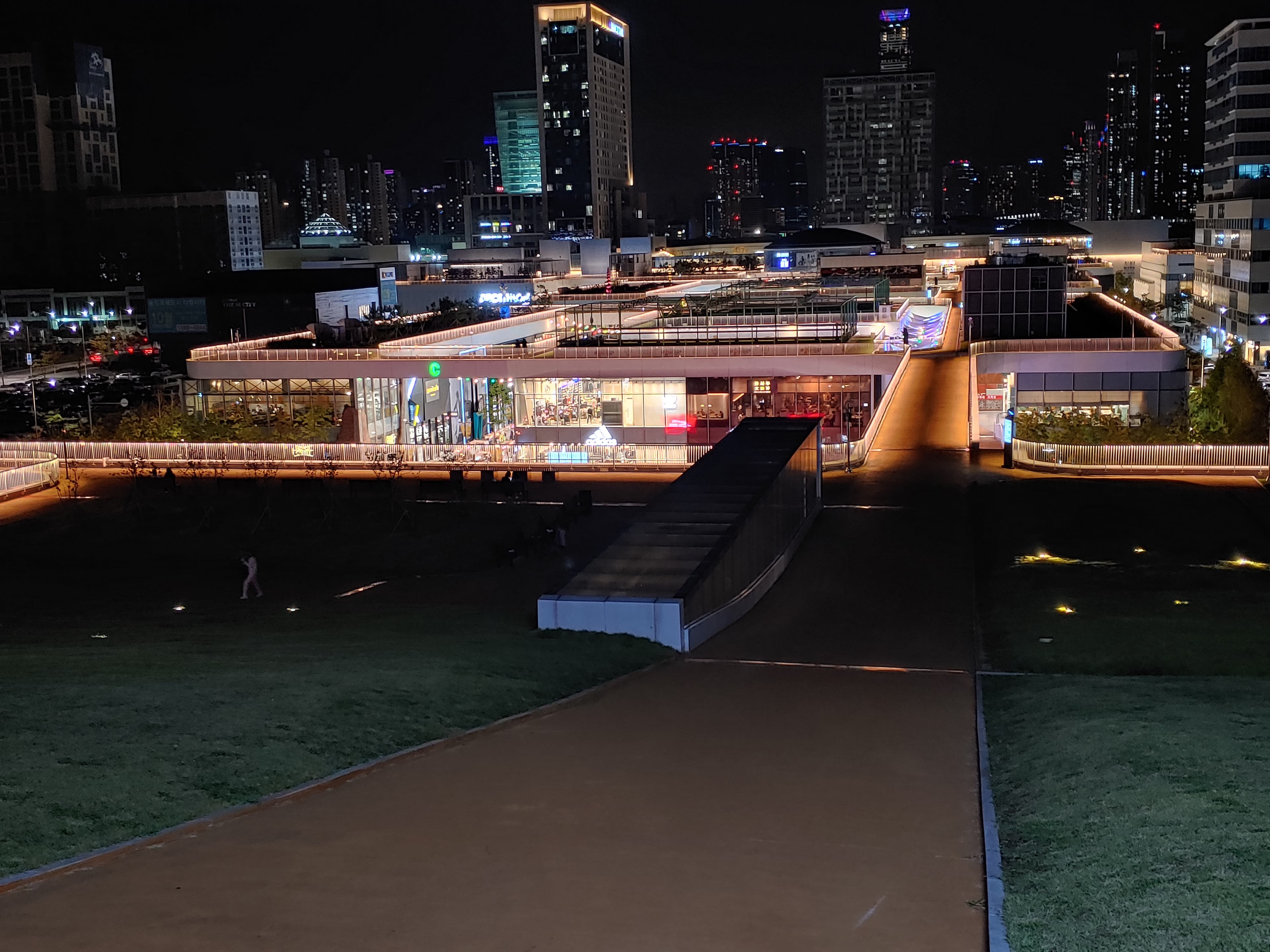 Triple street(night view)