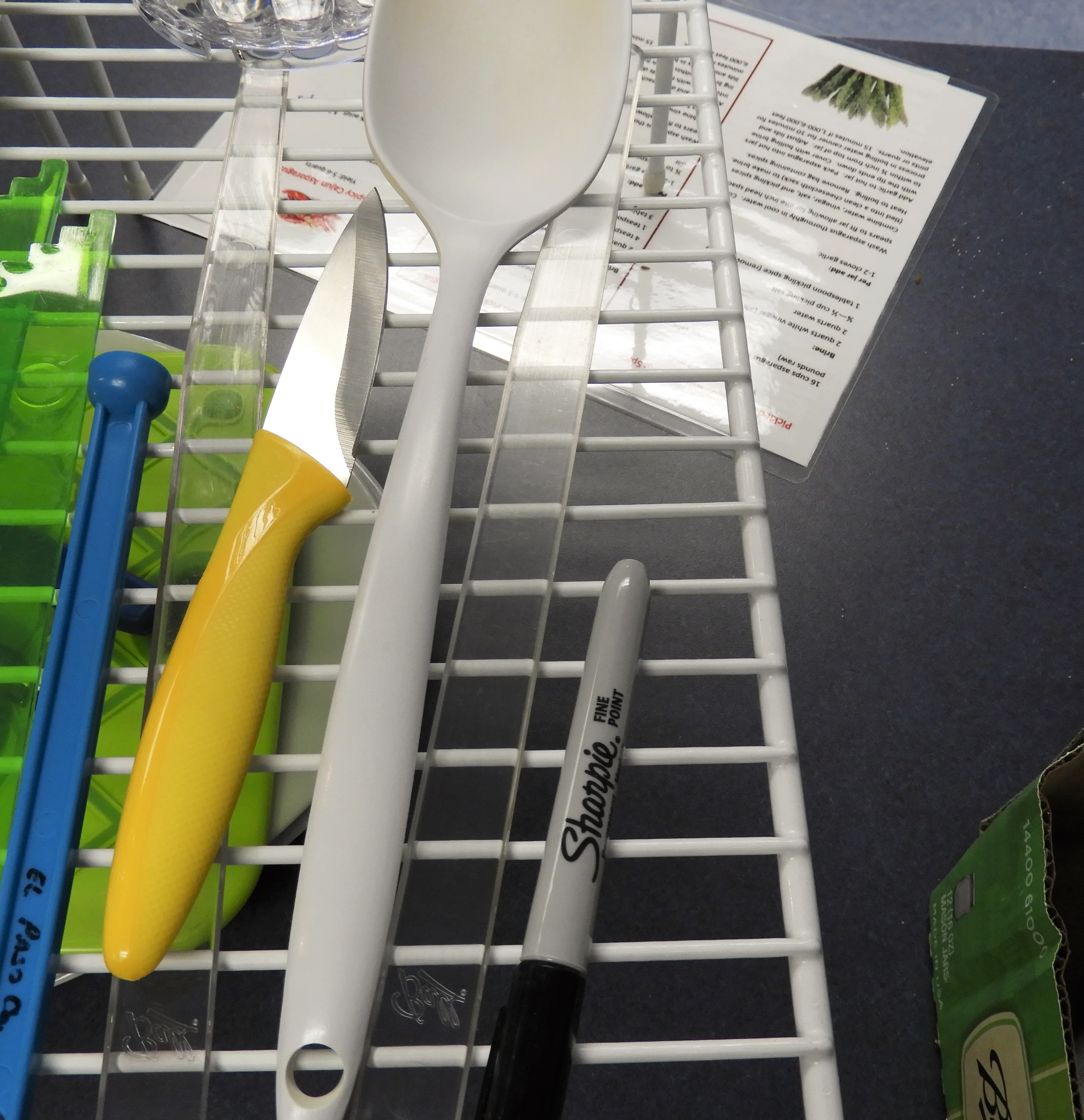 Tools for pickling asparagus