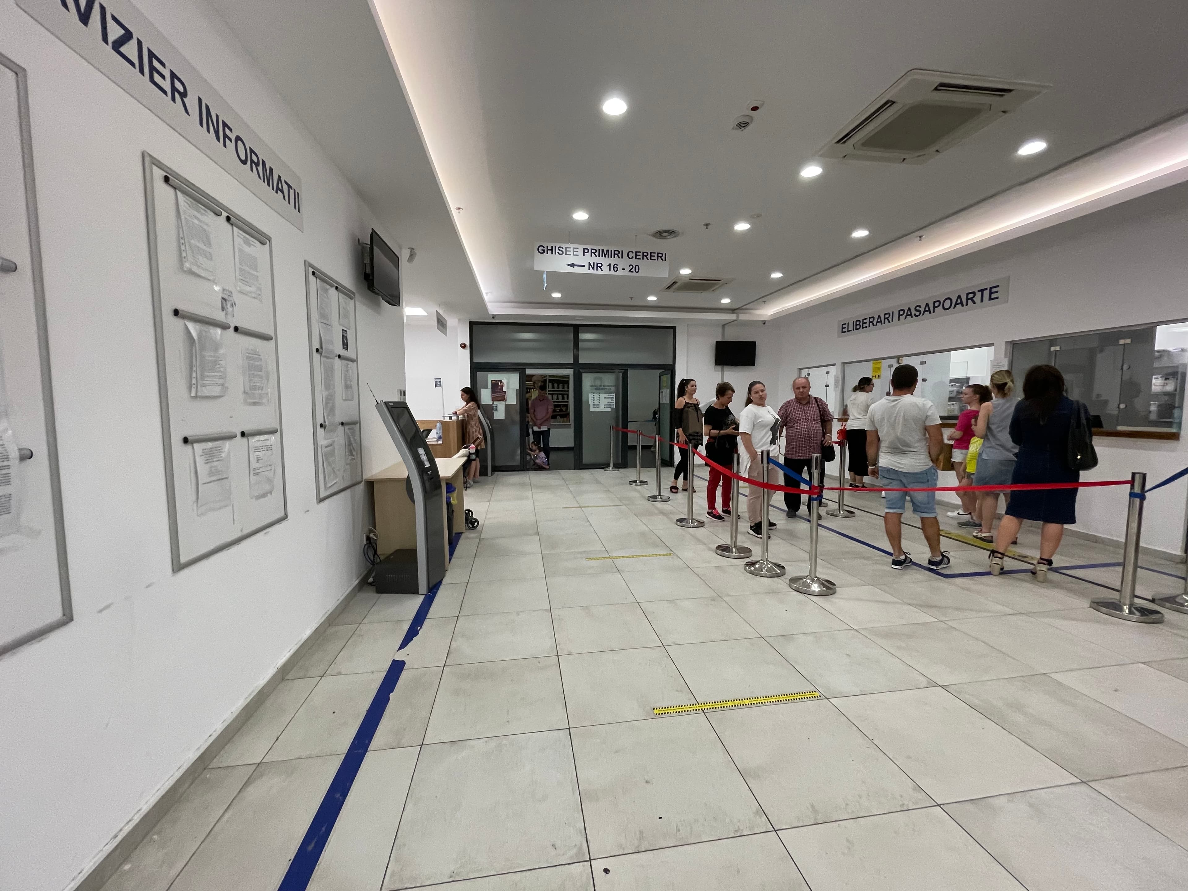 Office interior 2022 queue