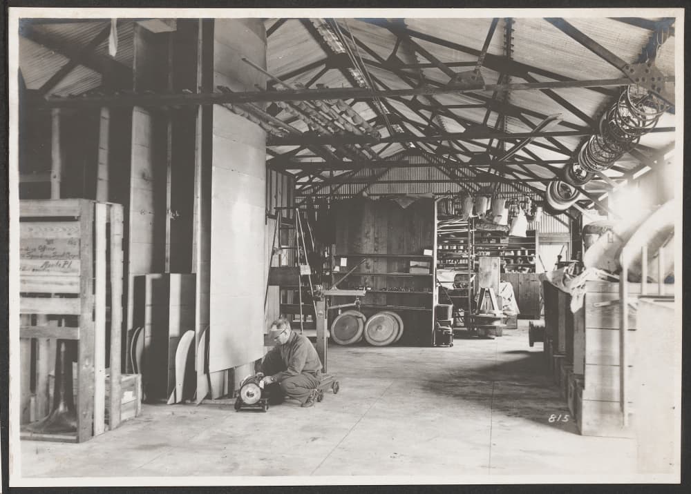 (Hangar Workshop)