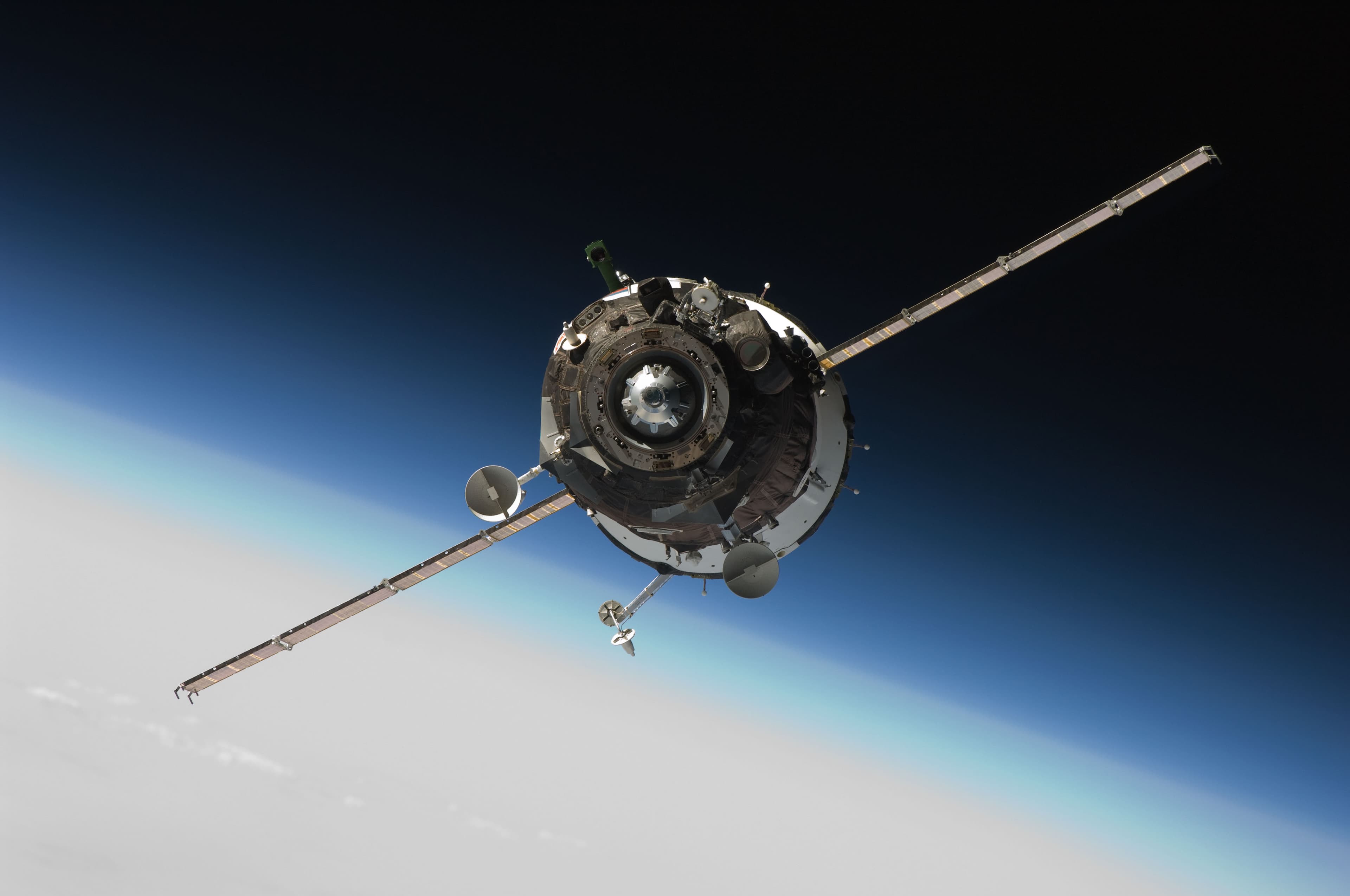Soyuz TMA-16 approaching ISS