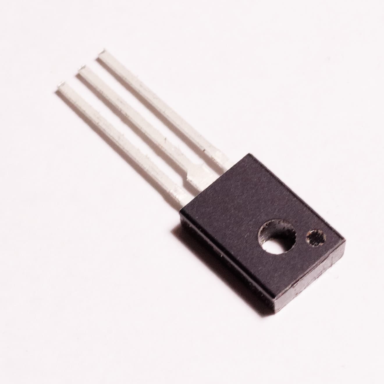 BD135-10-Fullpak bipolar transistor 02