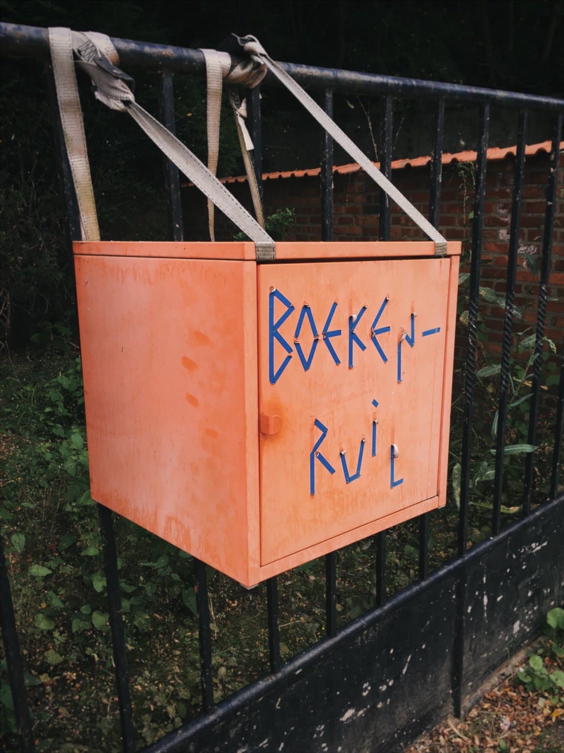Orange public bookcase Geldenaaksebaan Heverlee
