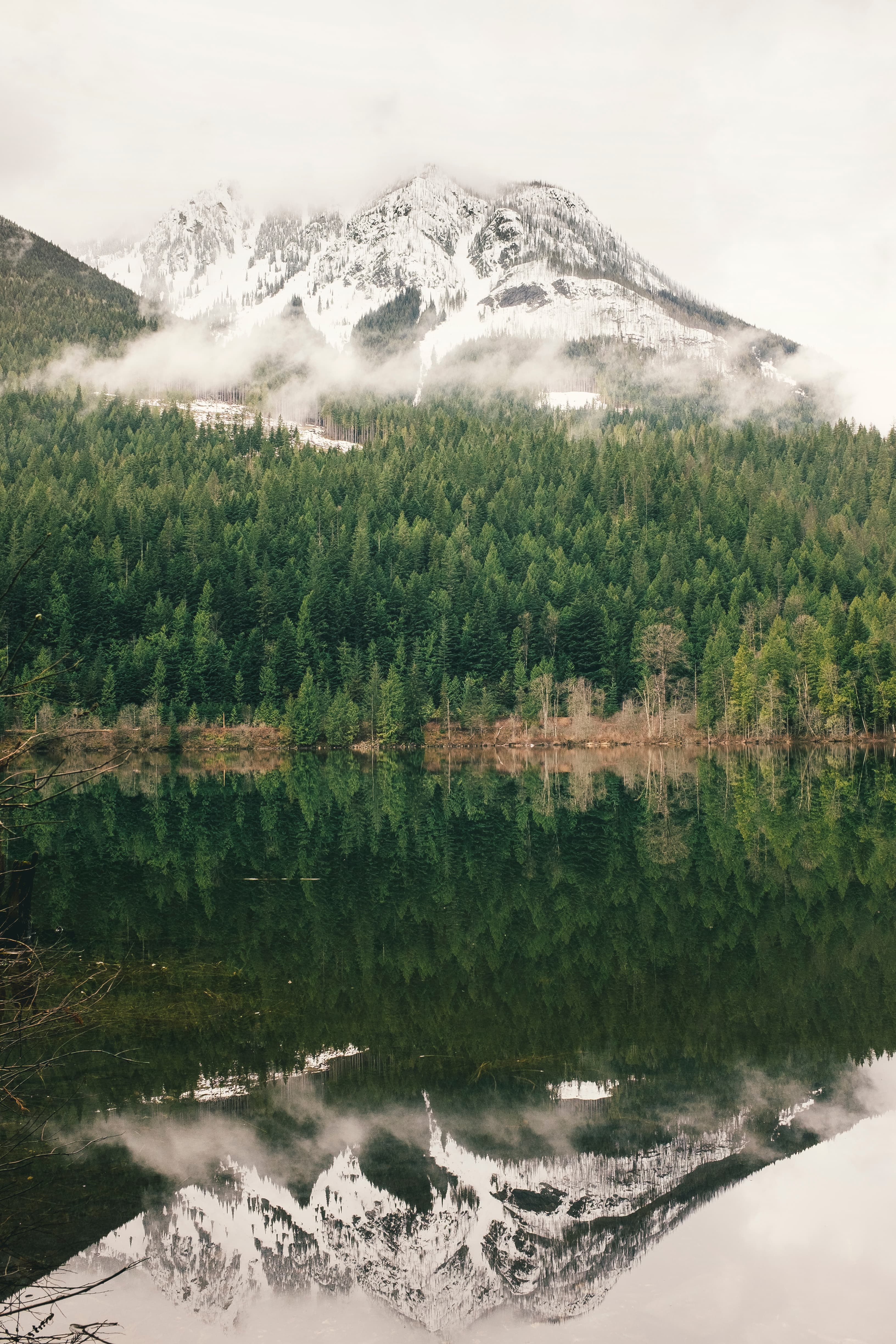 Mountain reflection in a lake (Unsplash)