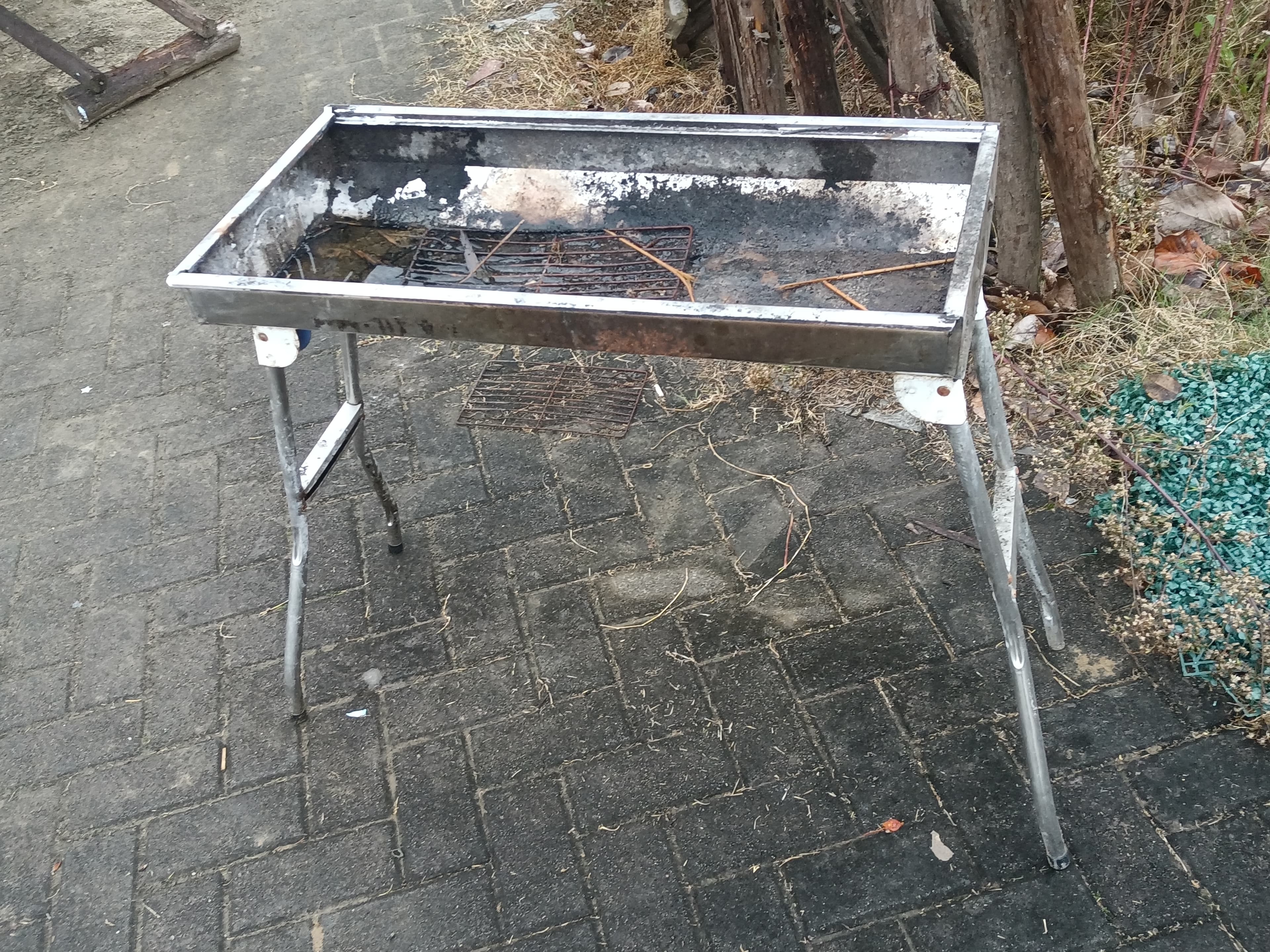Stainless steel rectangular barbecue grill