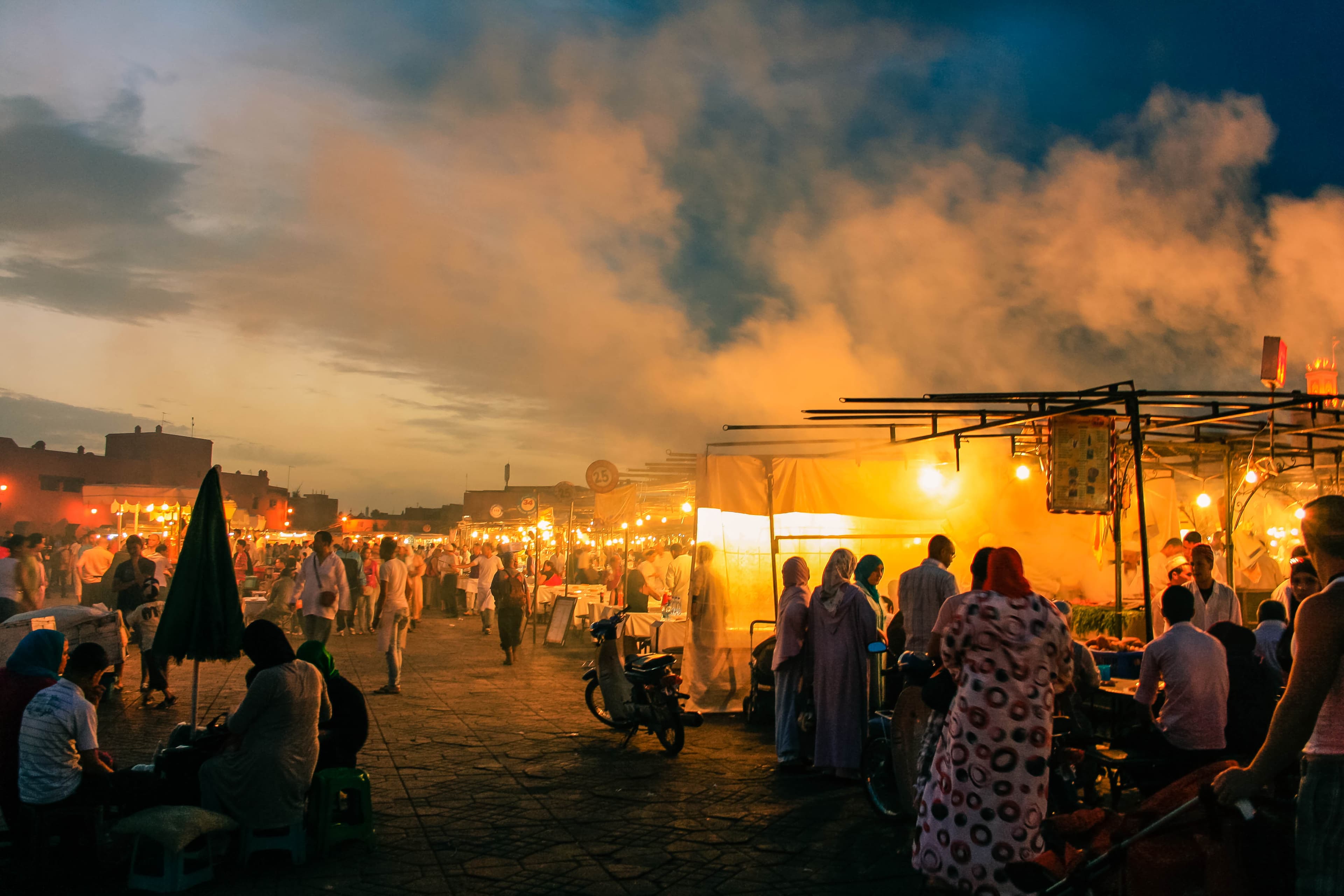 Glowing bazaar at night (Unsplash)