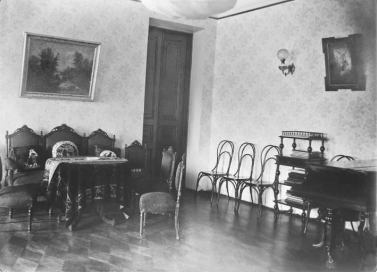 Living room in the Belyavsky house