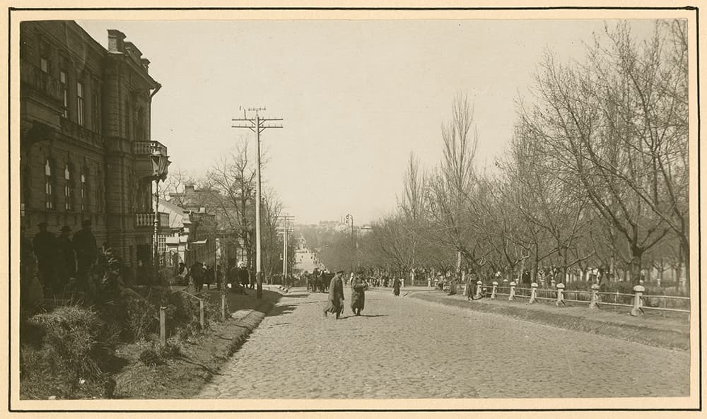 Street scene in Yekaterinoslav (8743944217)