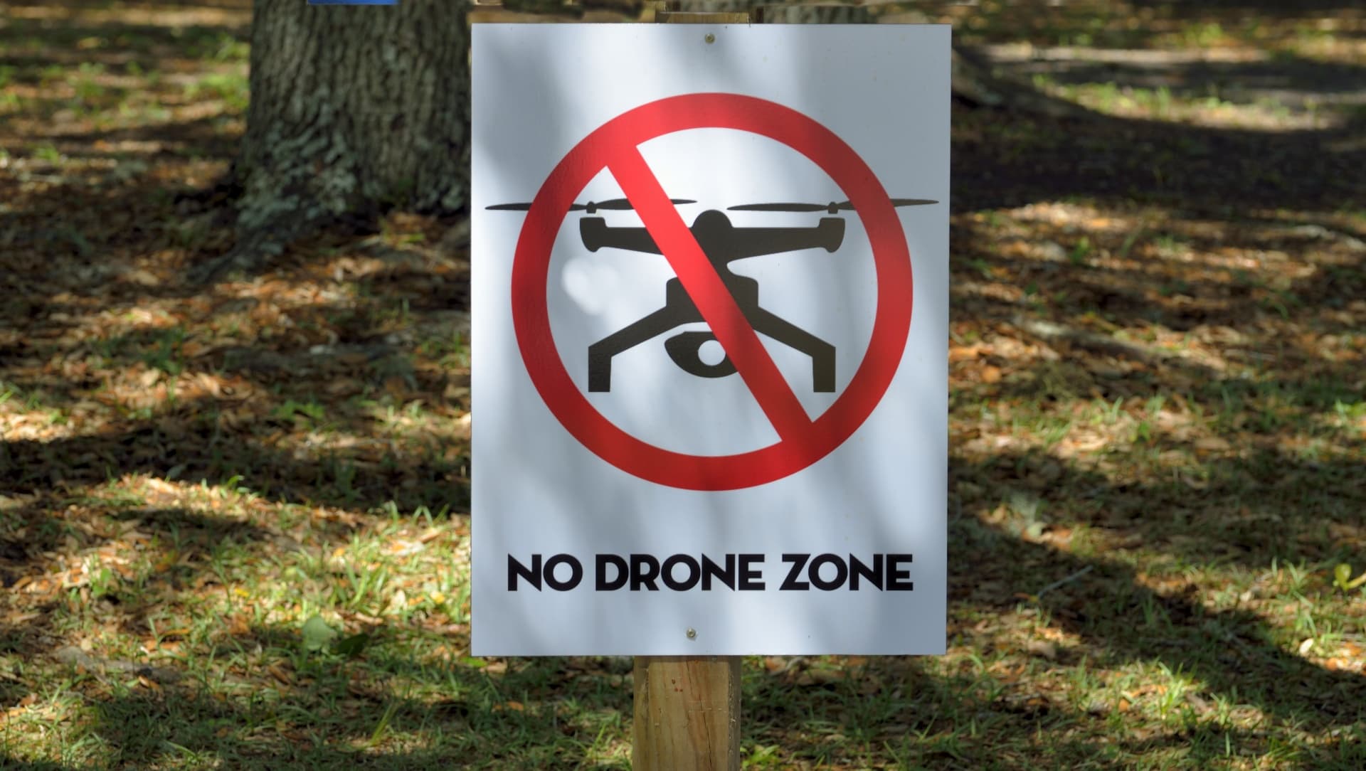 No-drone-zone-area-sign