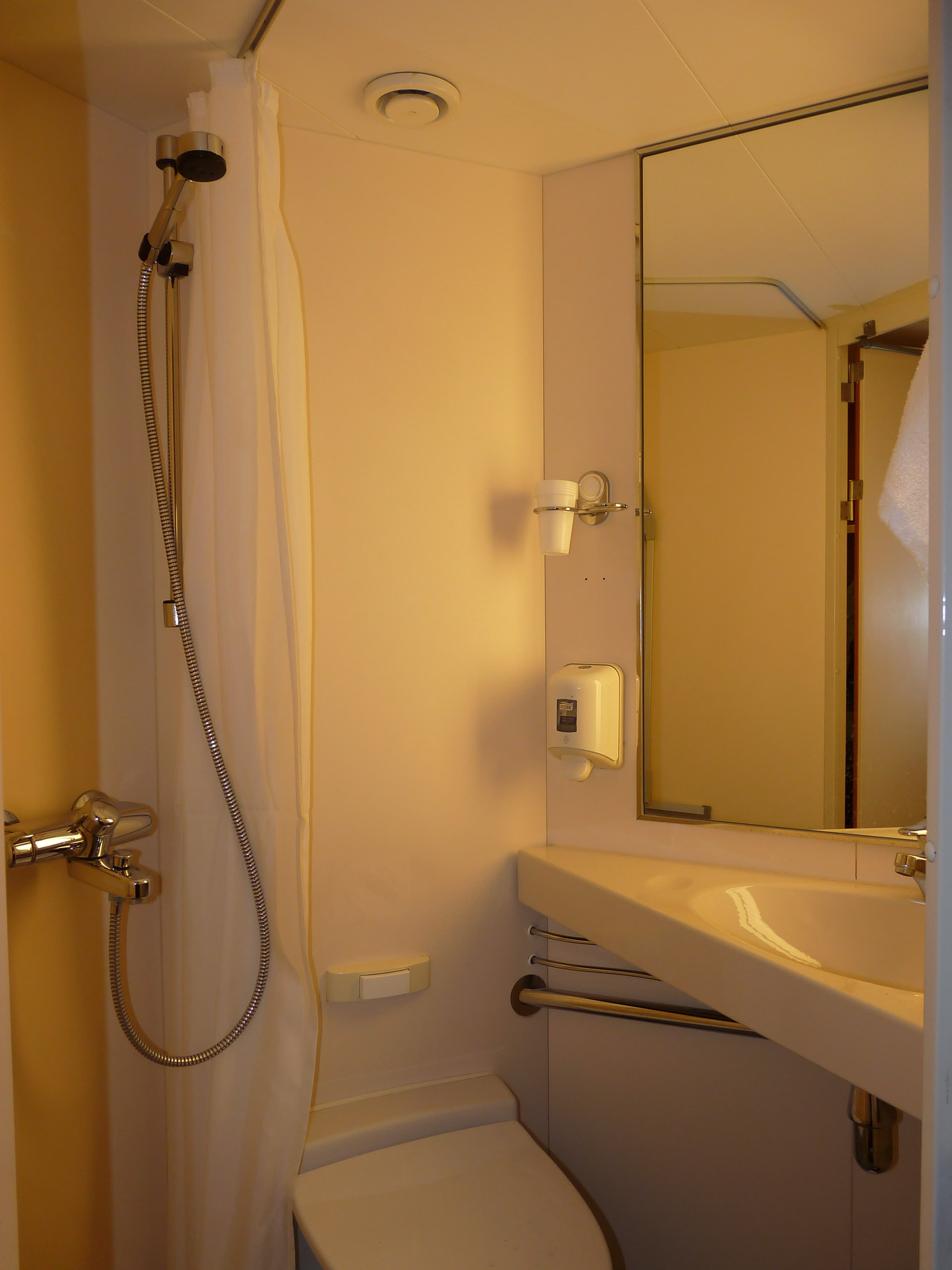 Tallink-Romantika shower