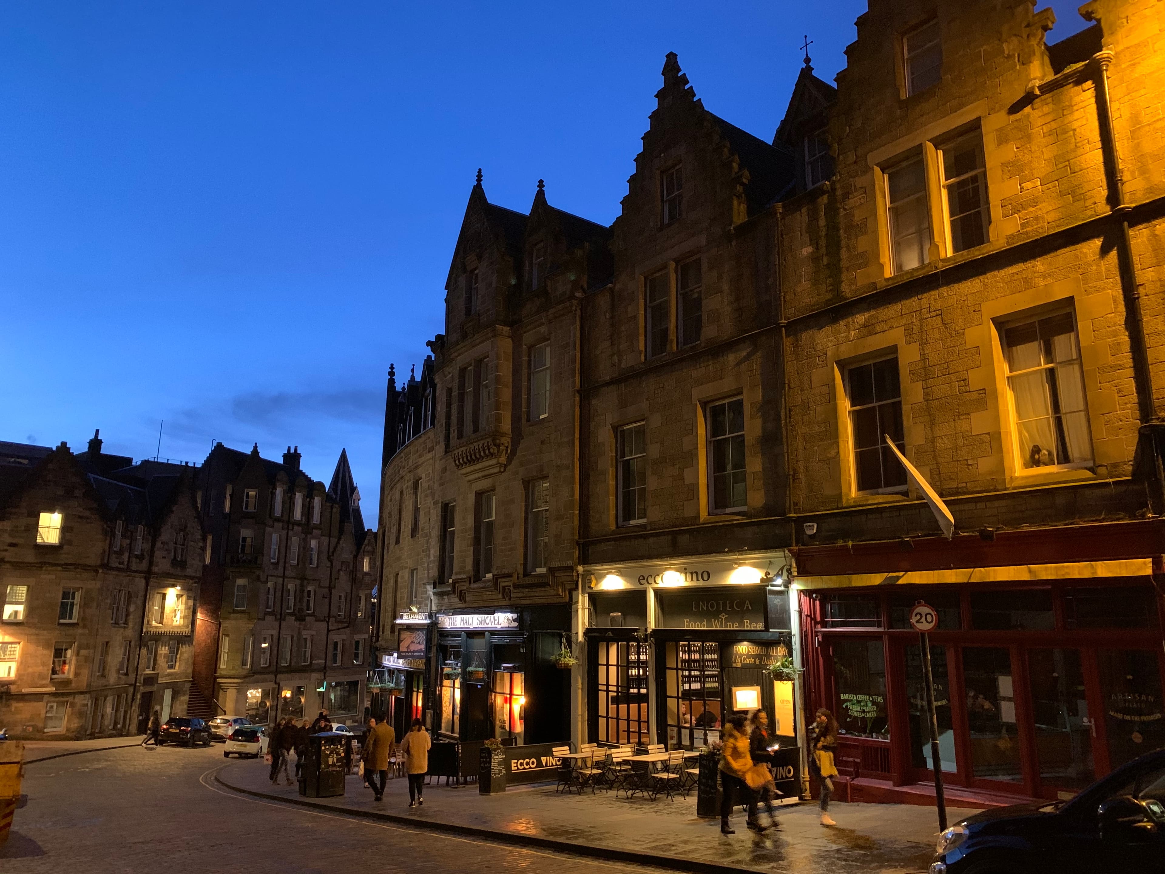 Cockburn Street by night pic1