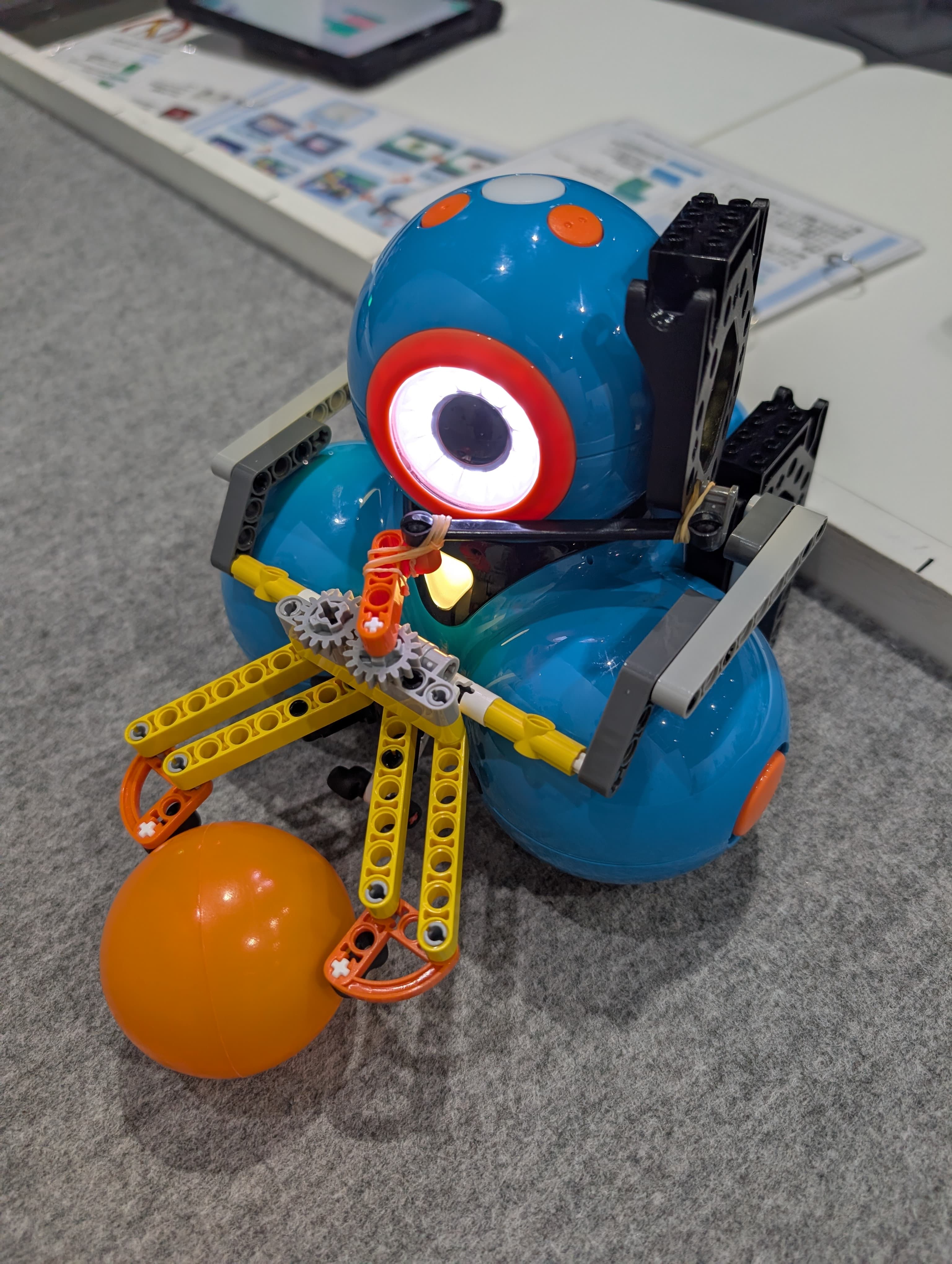Robots at Tepia (95831)