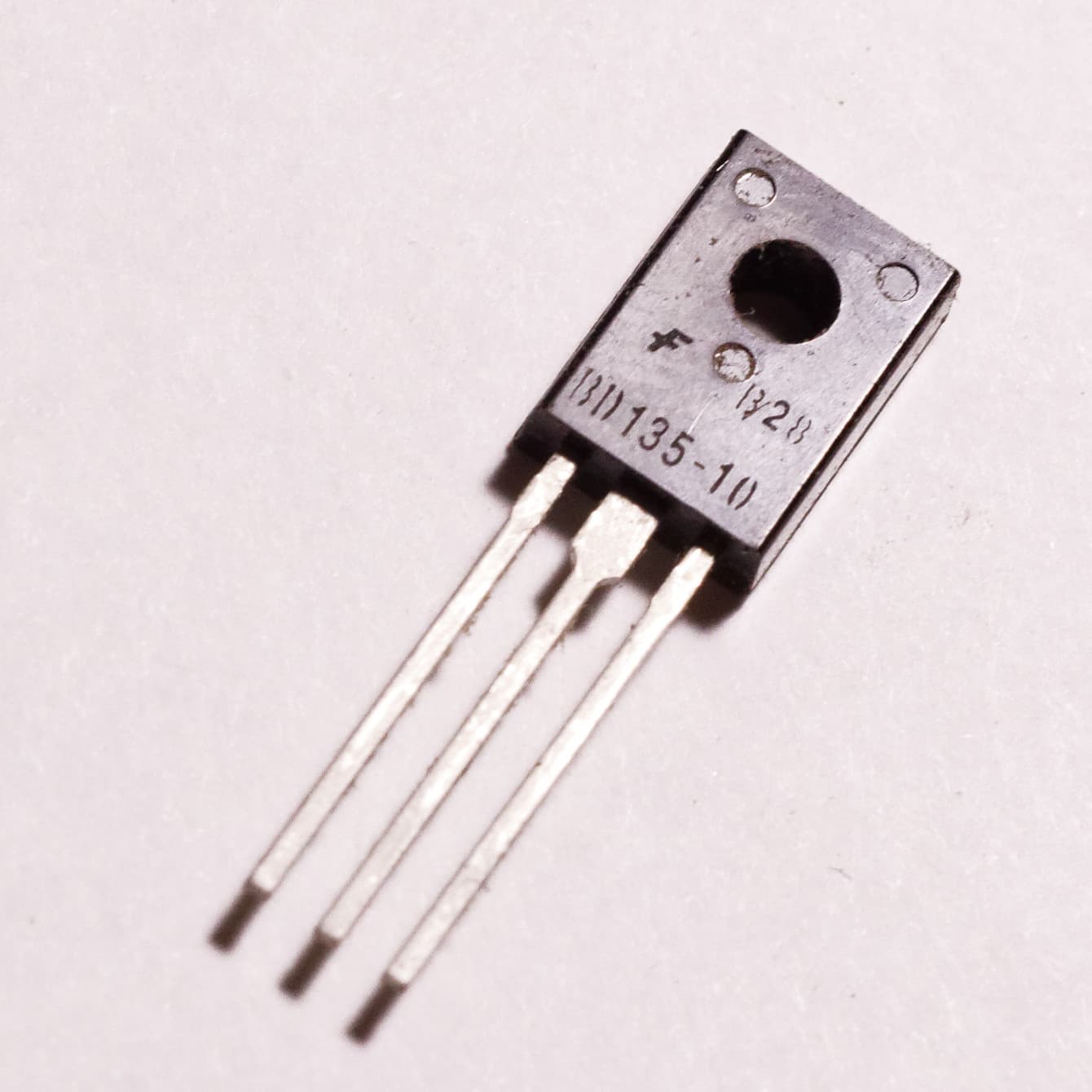 BD135-10-Fullpak bipolar transistor 01