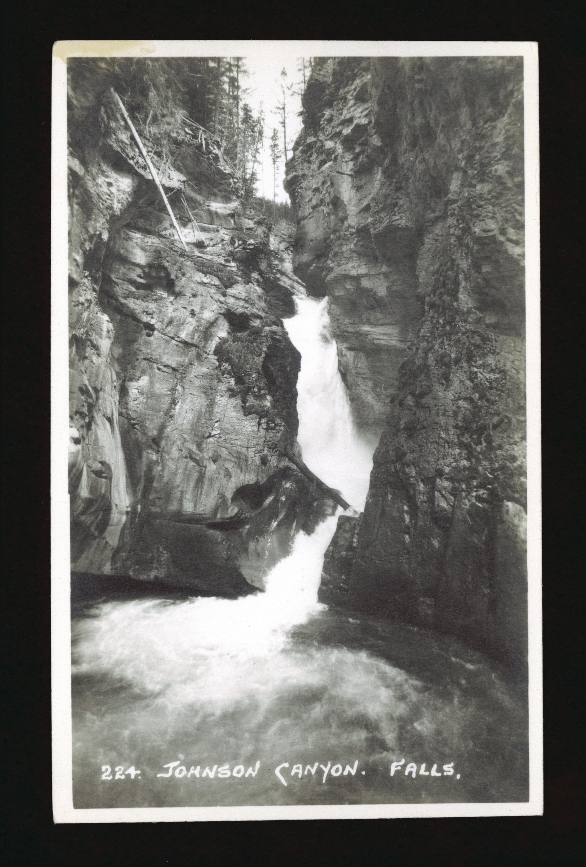 Johnson Canyon, Falls