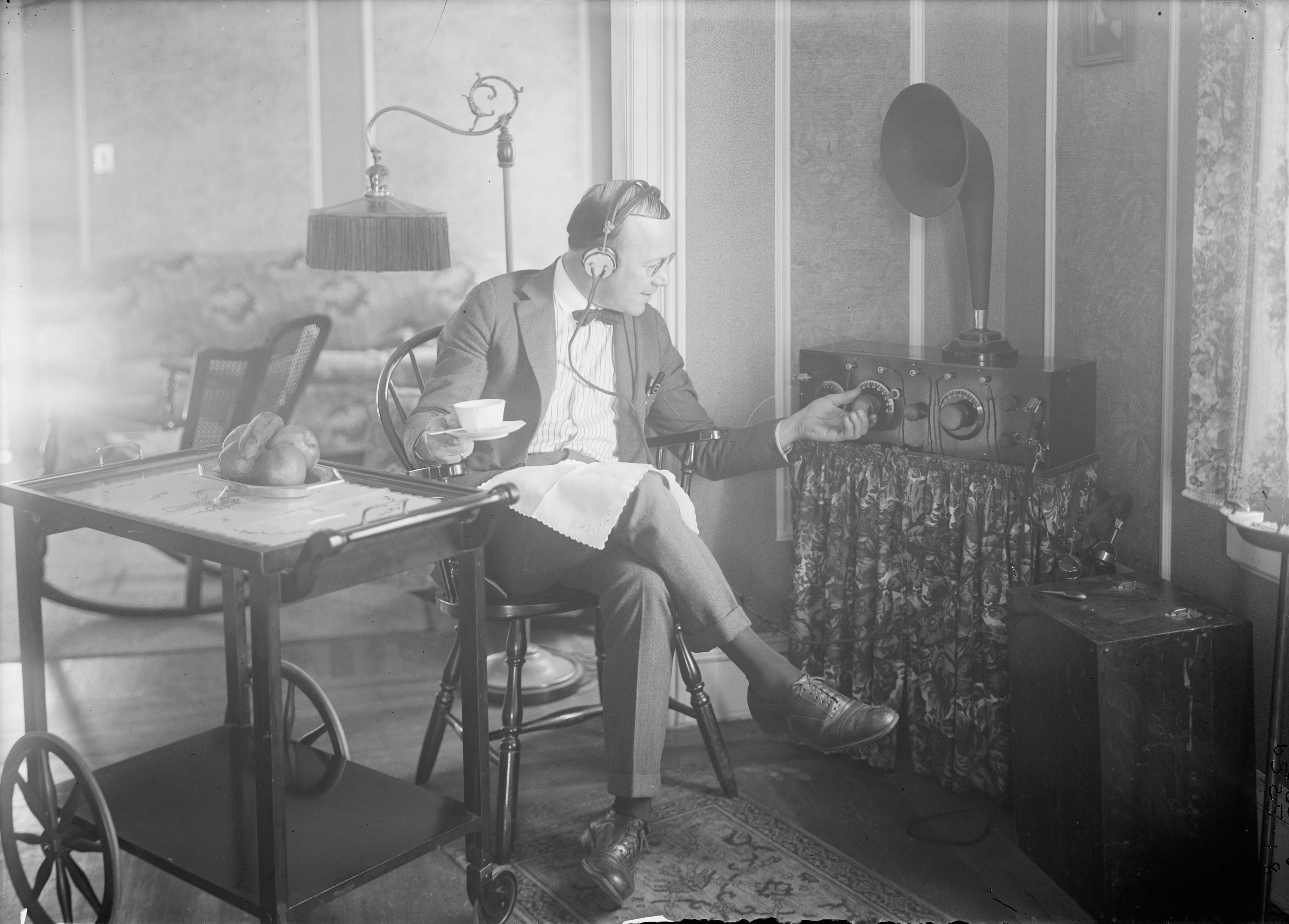 ErnieHareRadioKnob