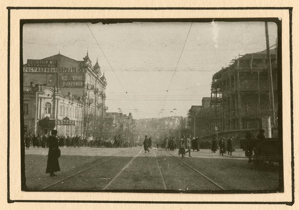 Street scene in Kiev (8672041843)