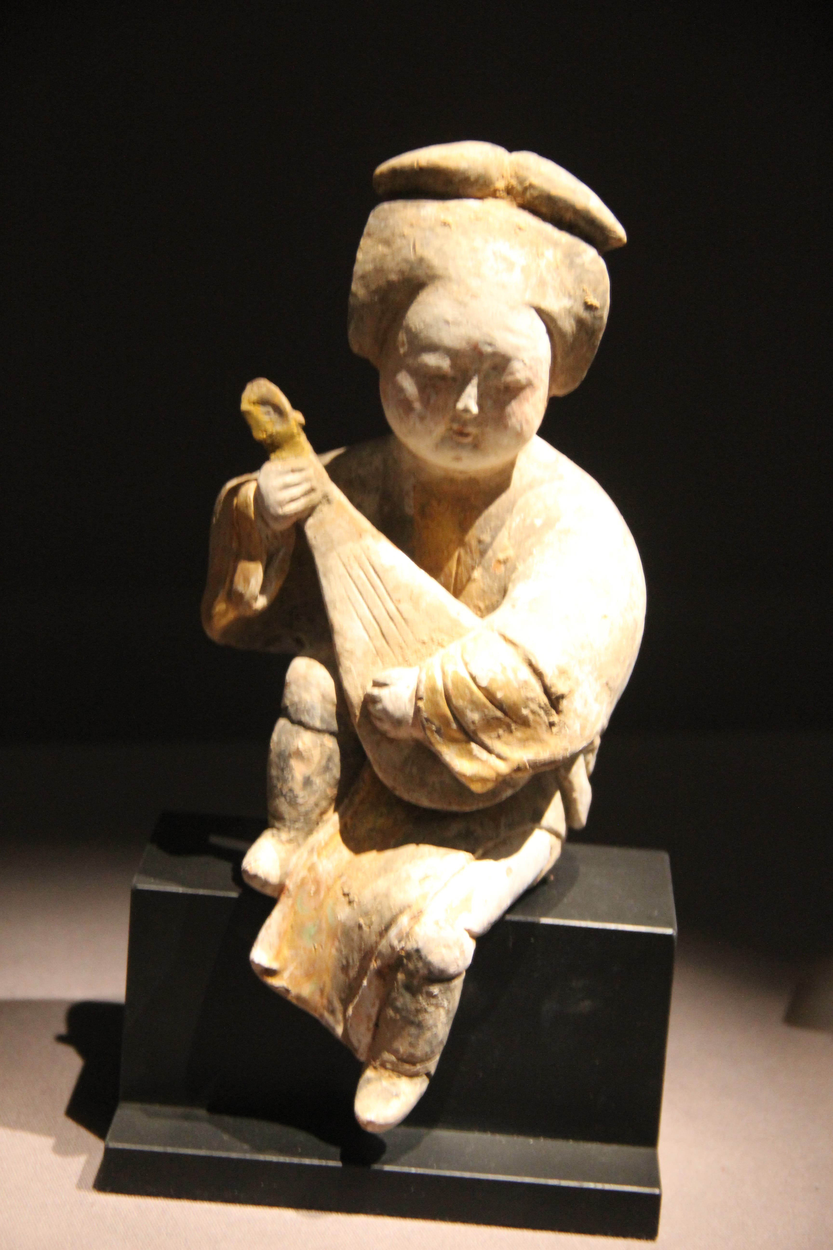 Tang Female Pottery Musician Playing Pipa