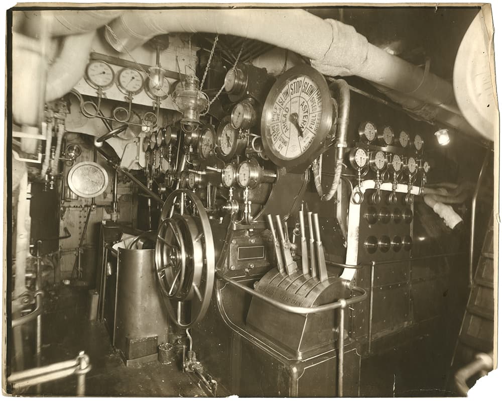 Mauretania engine control room (9306454601)